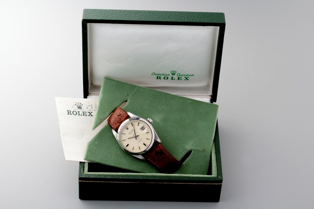 Men`s Rolex Oysterdate Watch #6694 With Box and Papers: Vintage stainless steel gents Rolex Oysterdate wristwatch, ref #6694. Swiss made, automatic movement. Silver Rolex dial with baton hour markers. Stainless steel smooth bezel. Acrylic crystal. Comes on