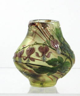 Burgun Schverer French cameo vase,: Squatty bulbous form in green glass decorated with pink bell flowers on green stems adorned with cameo stars and a martele finish, signed with an acid stamp Valerie de art Lorraine B S % Co. depose, 3