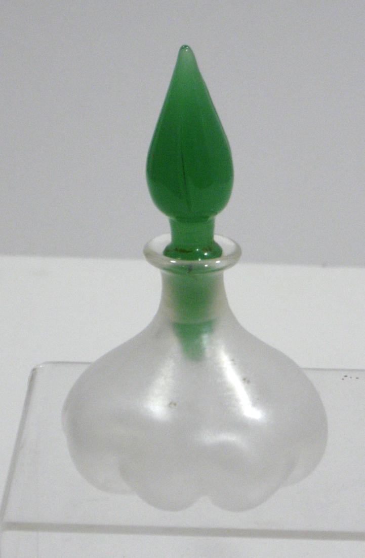 Stueben Verre de Soie perfume (1 of 3)