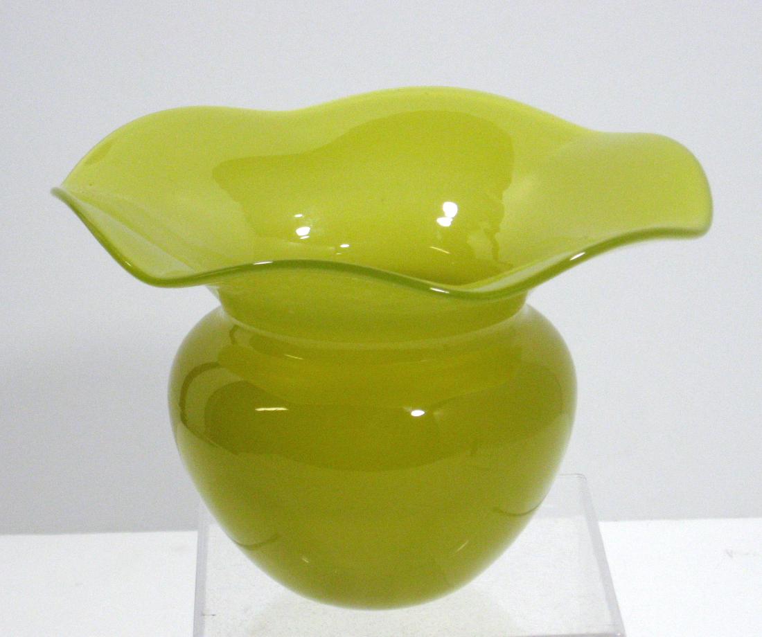 Steuben yellow Jade glass vase (1 of 4)