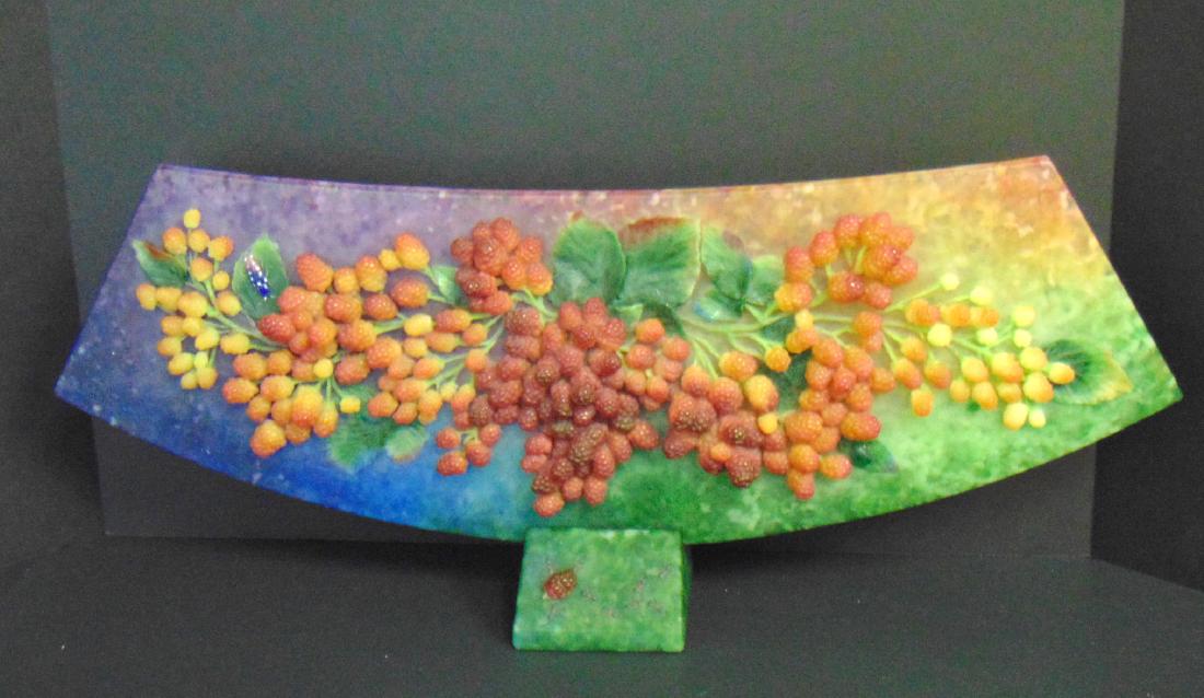 Kimiake Higuchi Pate de Verre fan: Footed half moon fan sculpture in purple, rose and green Pate-de-Verre glass decorated with a ripe raspberry bush, leaves and insects, marked Kimiake Higuchi 2014 under a spider web, comes with origin
