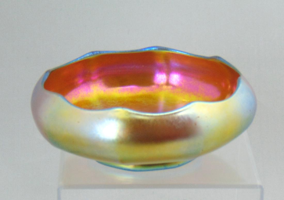 Steuben Gold Aurene bowl,: Ovoid scalloped rim in iridescent gold Aurene glass in a rib pattern, Signed Aurene 564, 5 1/2" wide. Condition: good, minor scratches.