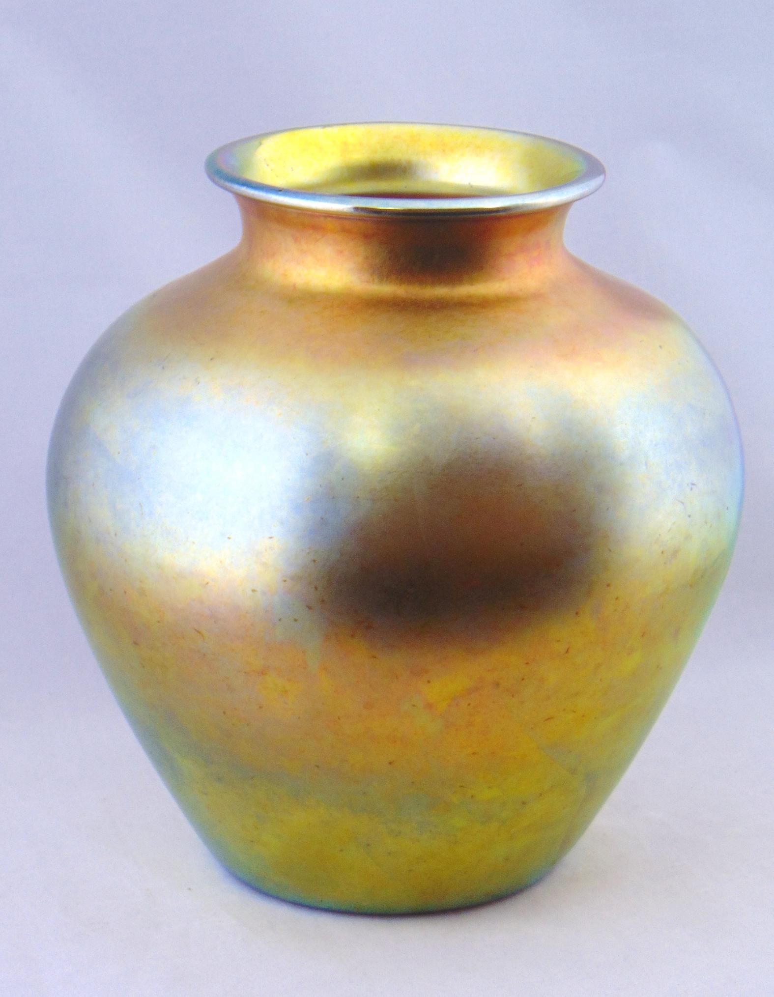Large Steuben Gold Aurene glass vase: Ovoid classic shouldered form in Gold Aurene, shape # 2983, 10 1/2" ht. Condition: good with no defects found.