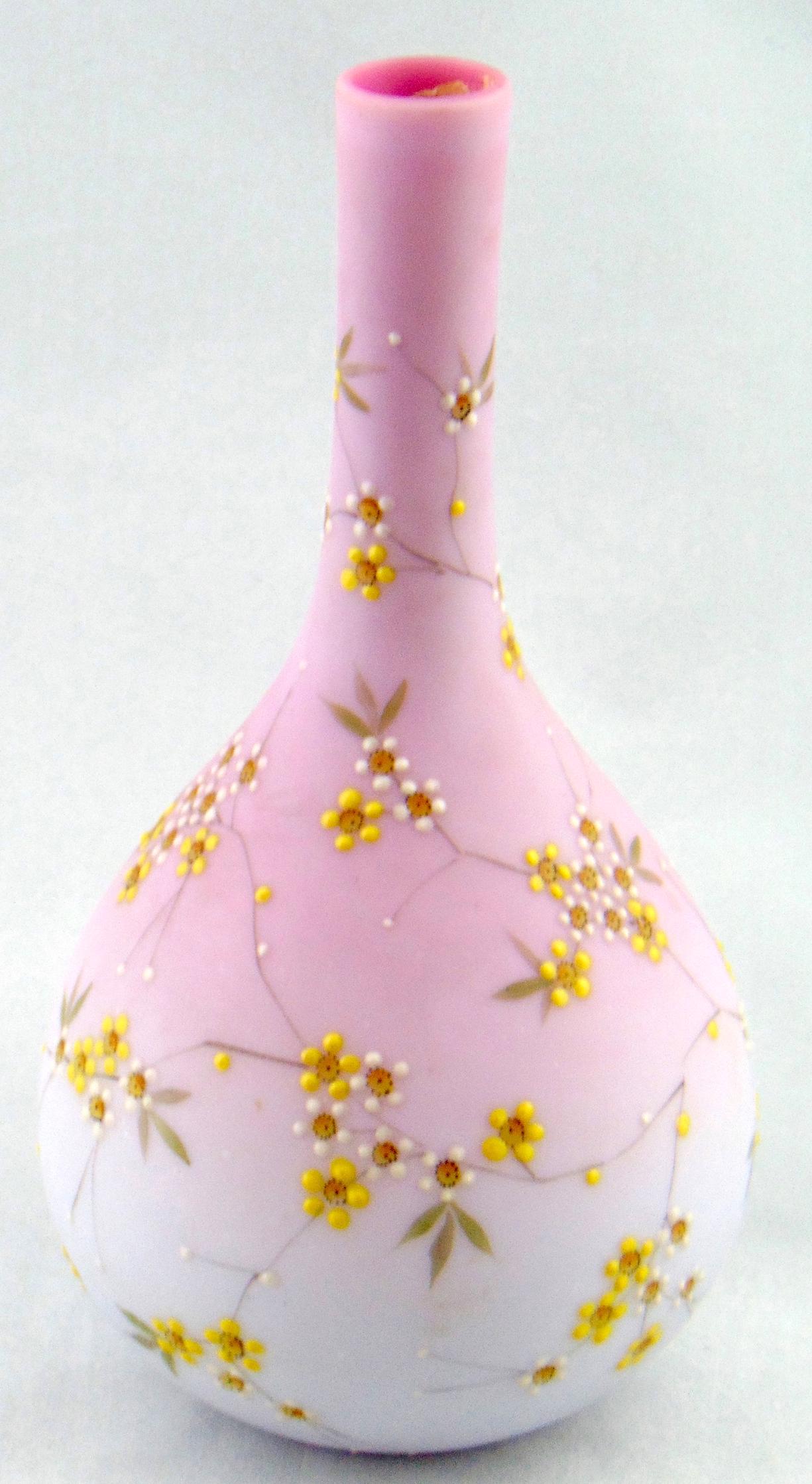 Mt. Washington Peachblow stick vase: Bulbous stick vase in blue to rose decorated with yellow and white daisies, 8" ht. PROVENANCE: Maude Feld collection to the Black collection. Condition: good with no defects found.