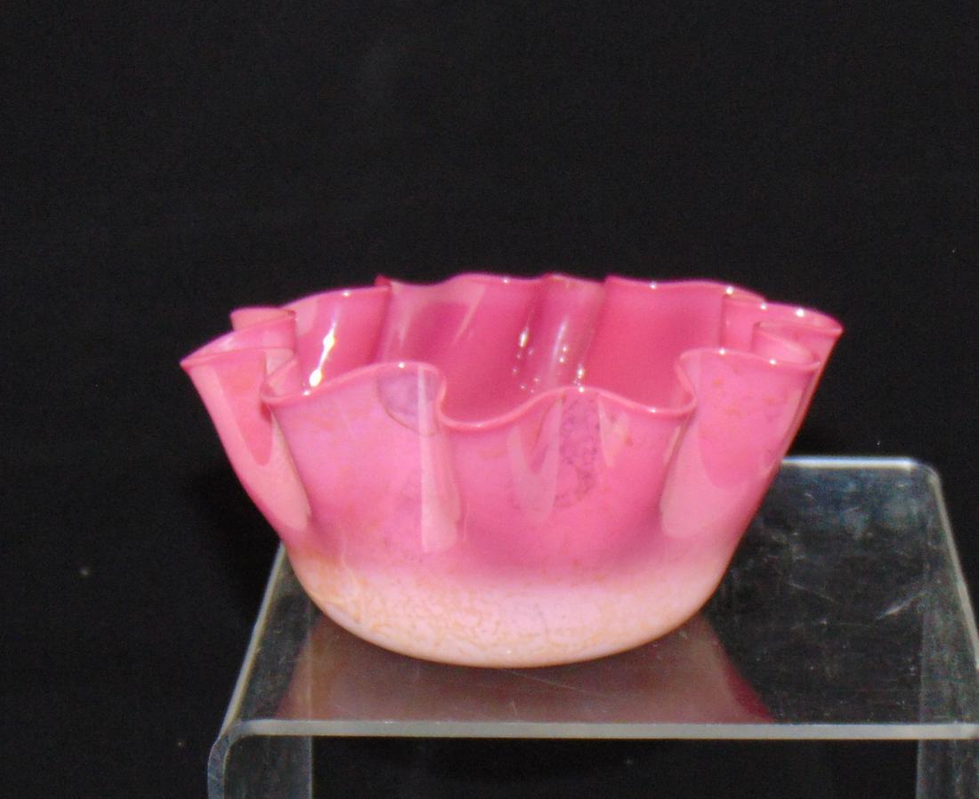 New England Agata Finger Bowl: New England Agata ruffled rim finger bowl with purple and amber staining, 5 1/4" wide. PROVENANCE: Opal Sallee Collection to the Black Collection. Condition: good with no defects found.