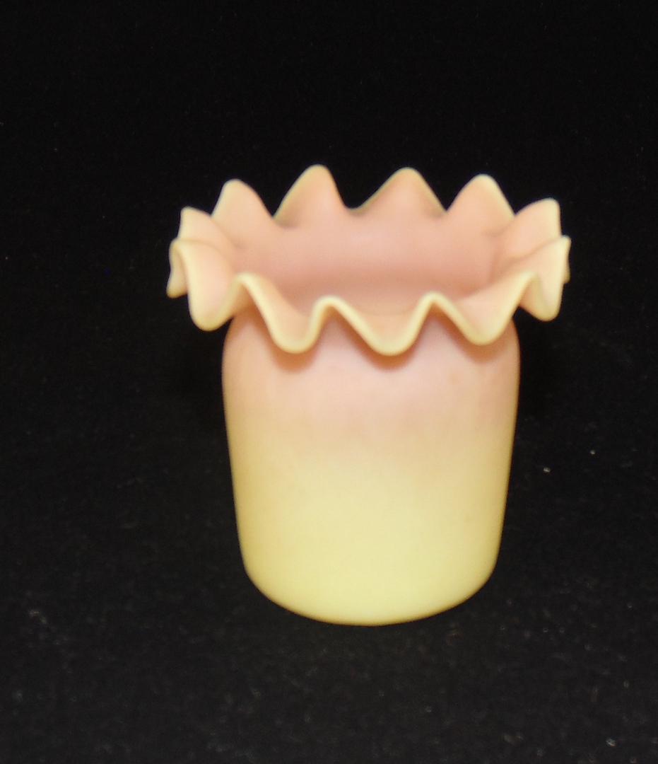 Mt. Washington Burmese toothpick: Mt Washingotn Burmese toothpick with a ruffled rim, 2 1/2" ht. Condition: good with no defects found.