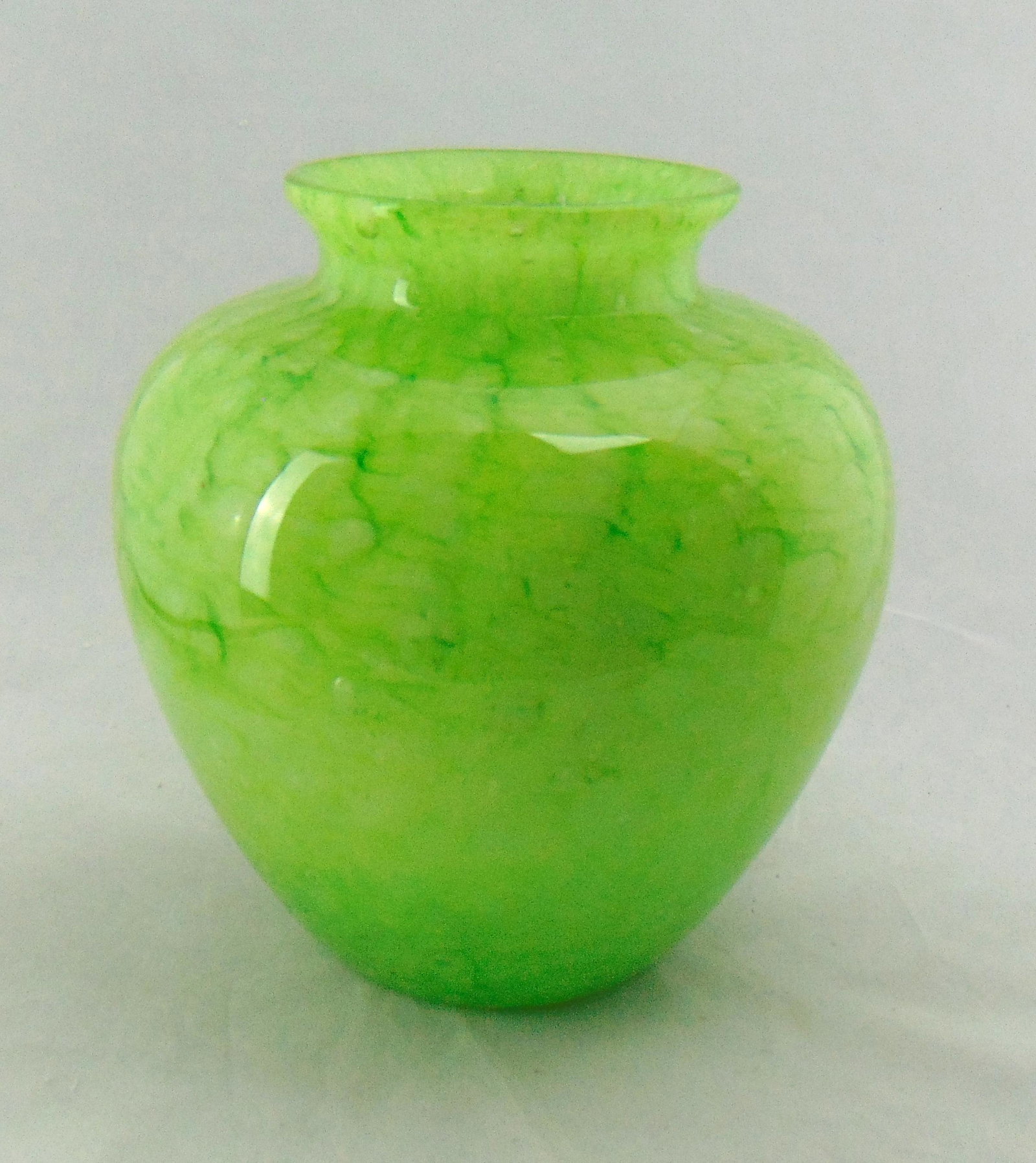 Steuben green Cluthra glass vase (1 of 6)