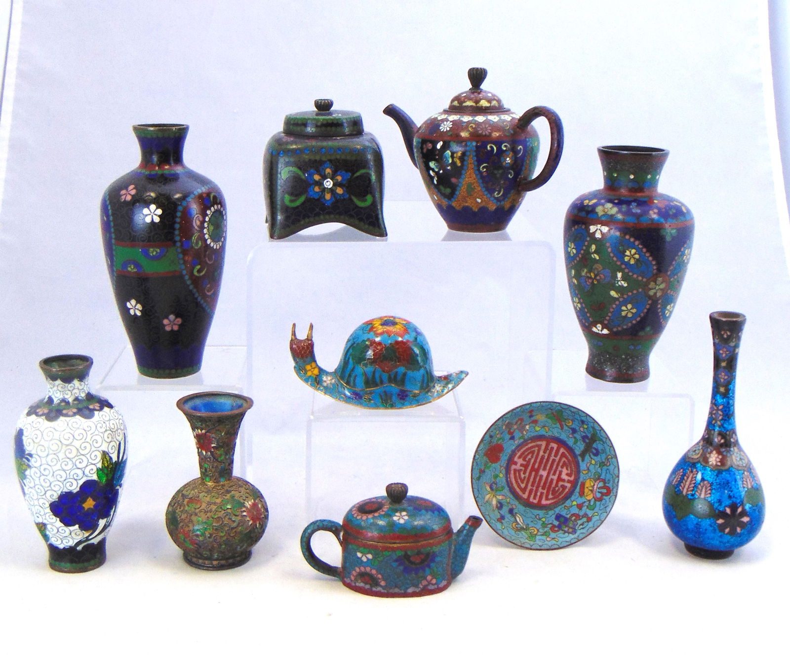 Group of 10 metal items (1 of 8)