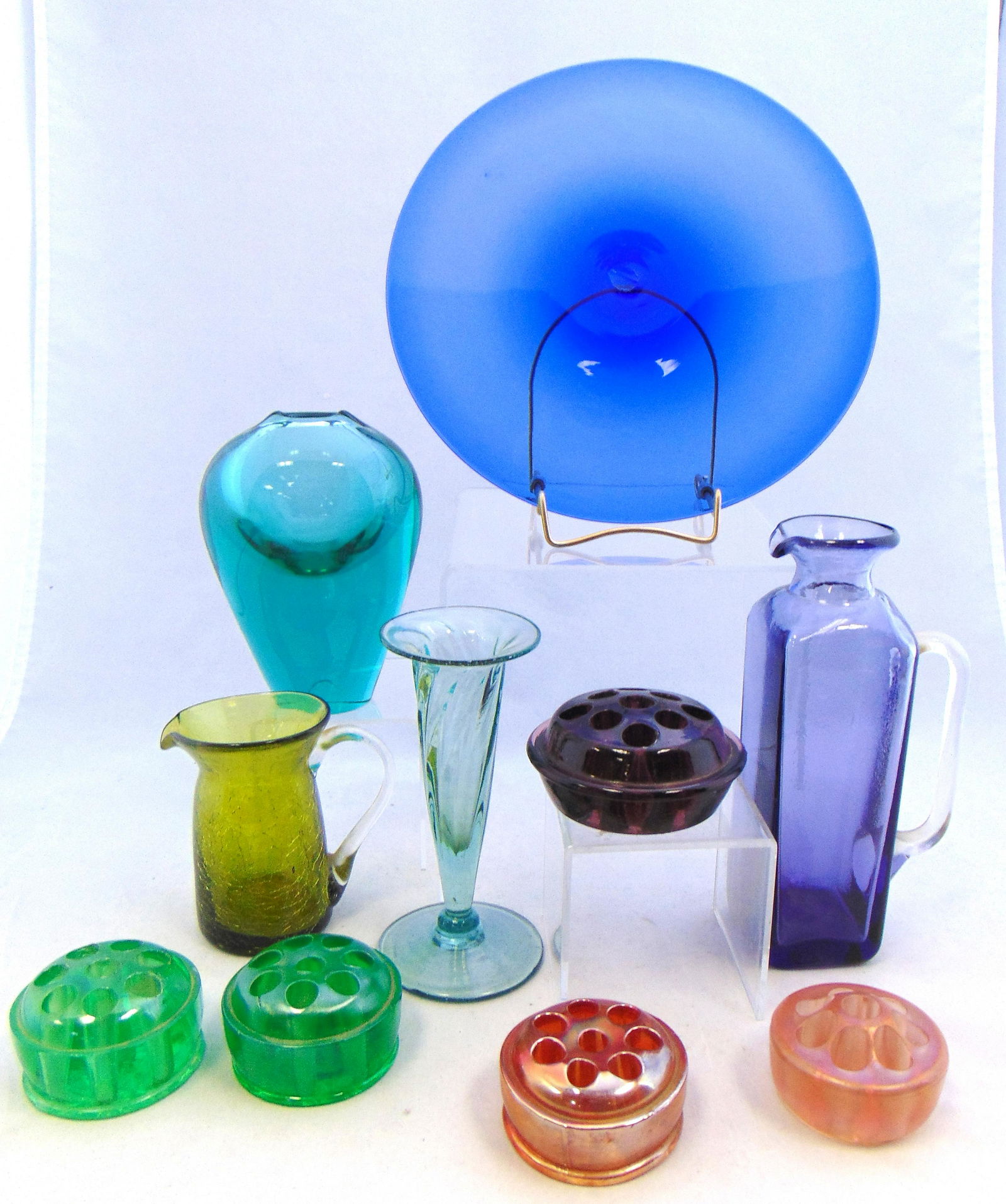 Group of decorative glass items (1 of 5)