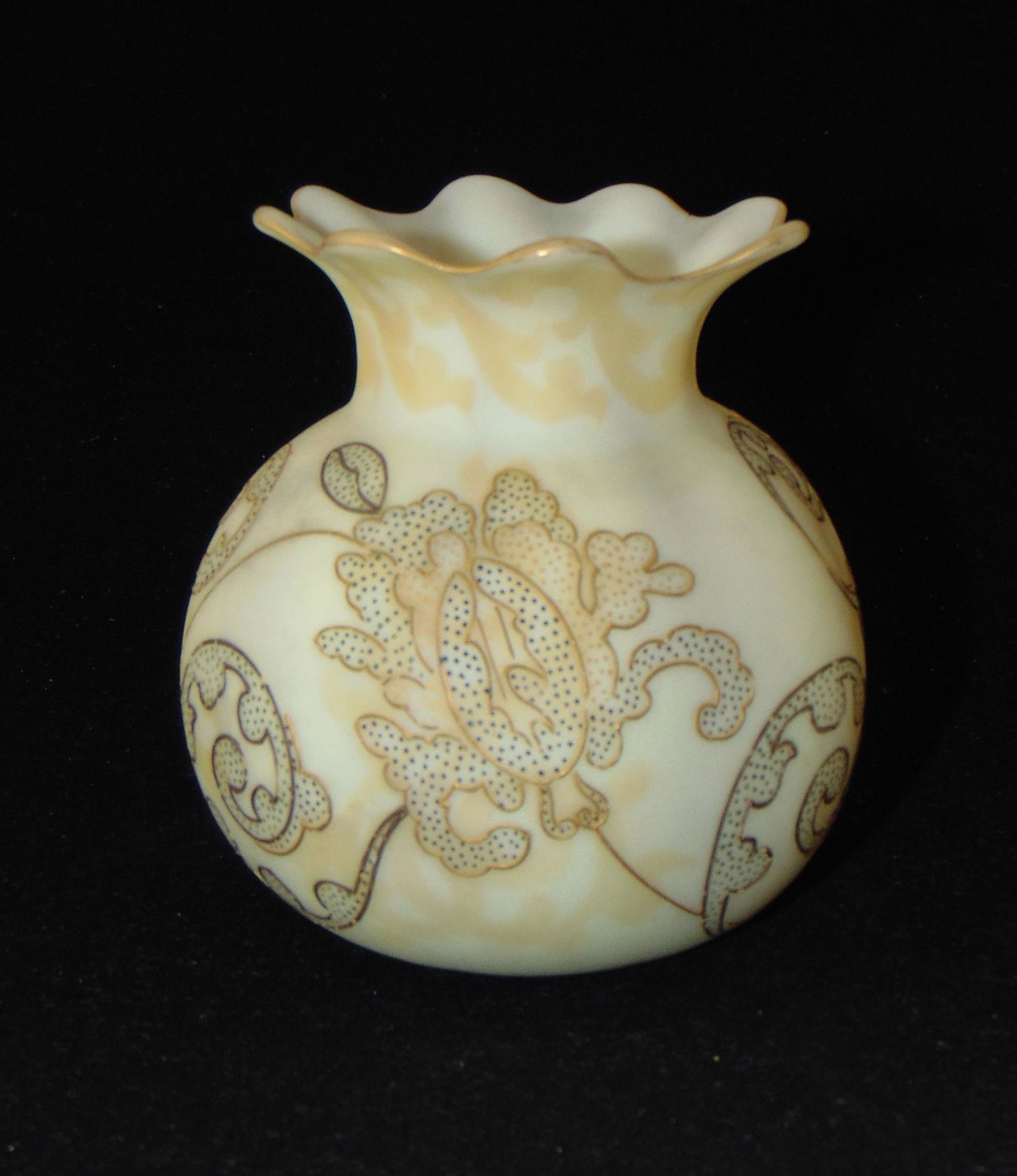 Mt Washington Crown Milano vase (1 of 6)