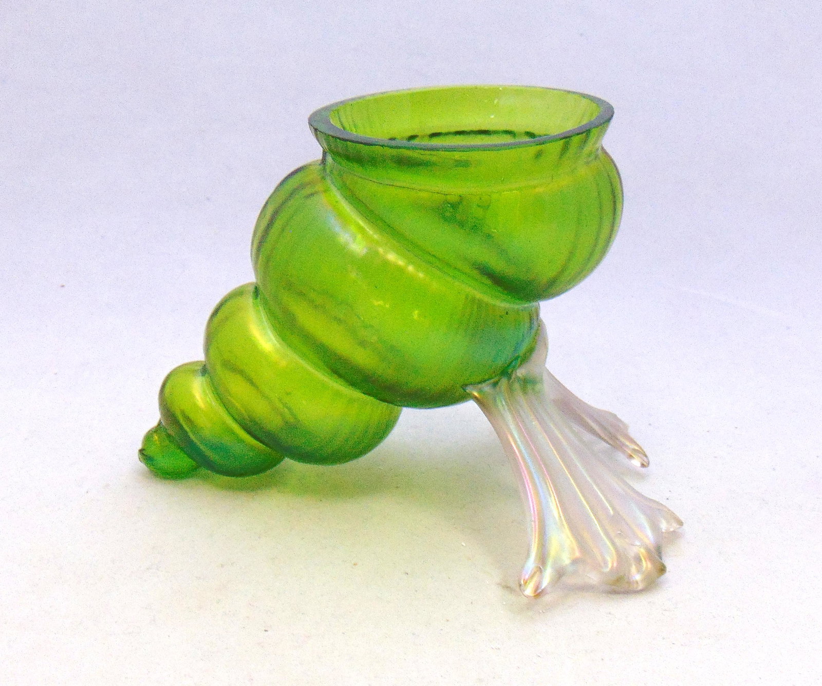 Wilhelm Kralik art glass Conch shell (1 of 4)