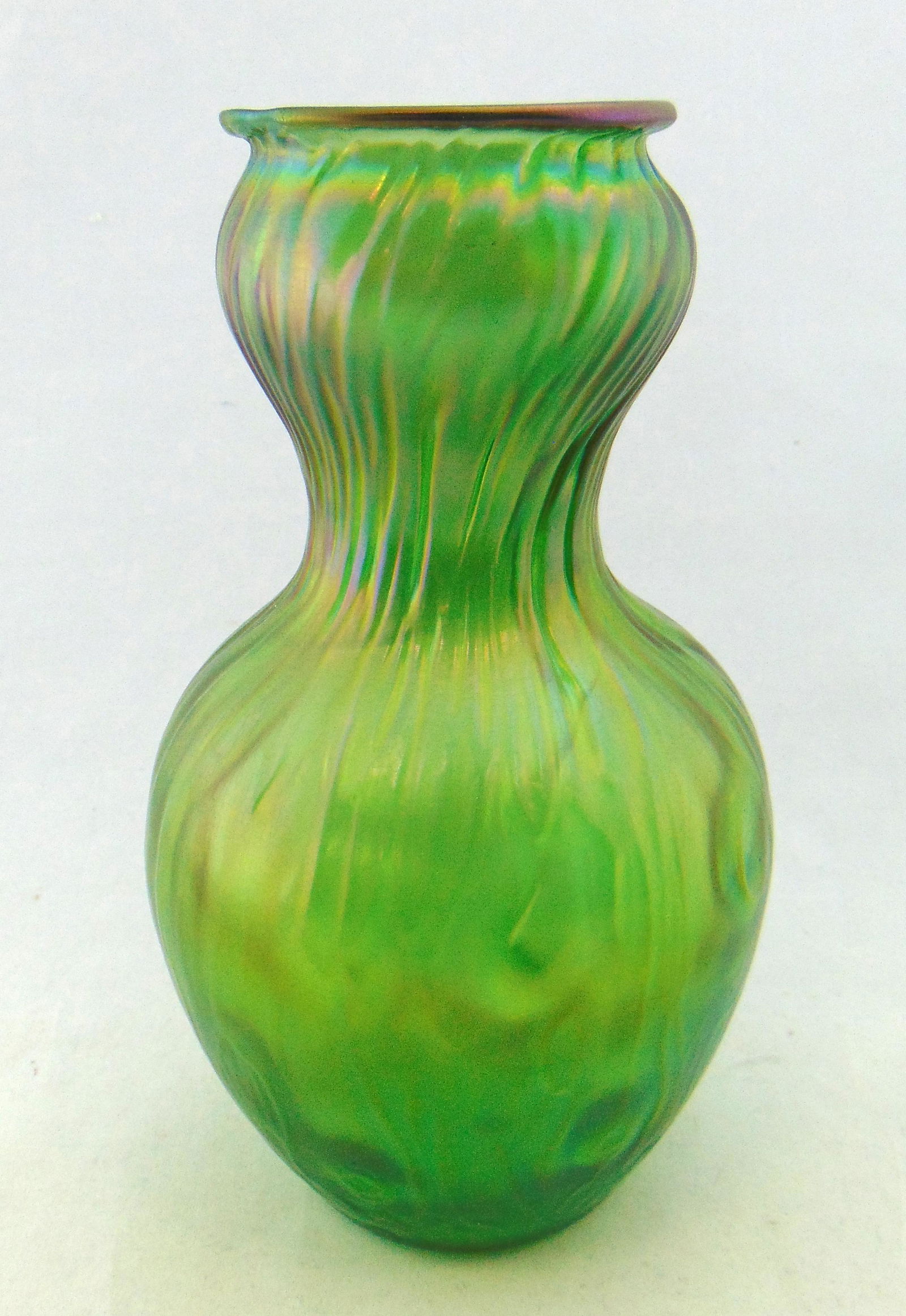 Loetz Rusticana glass vase (1 of 4)