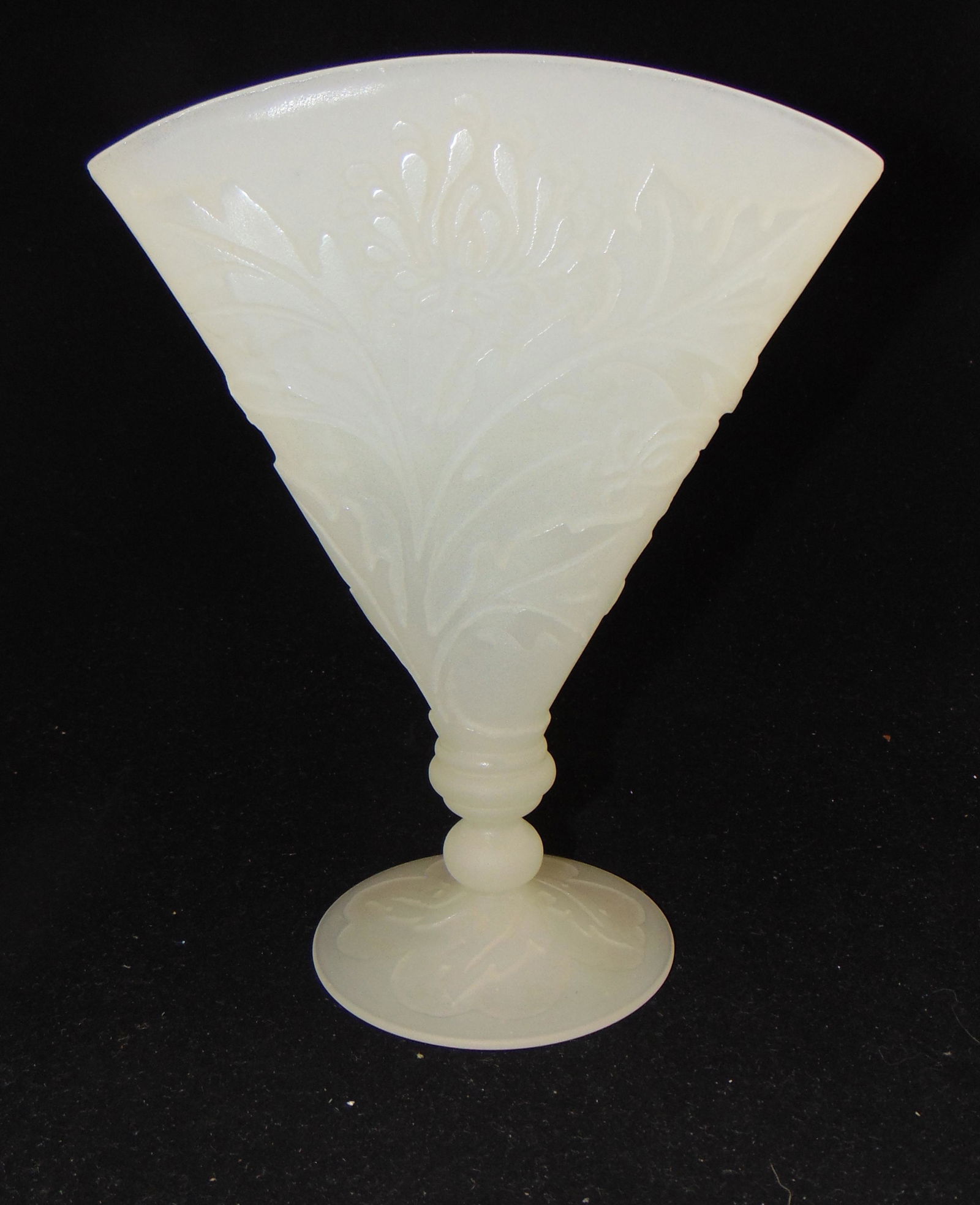 Steuben ACB Ivrene fan vase (1 of 7)