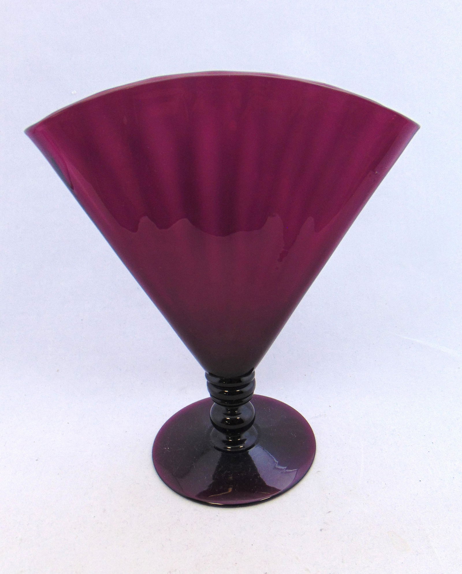 Steuben Amethyst fan vase (1 of 5)