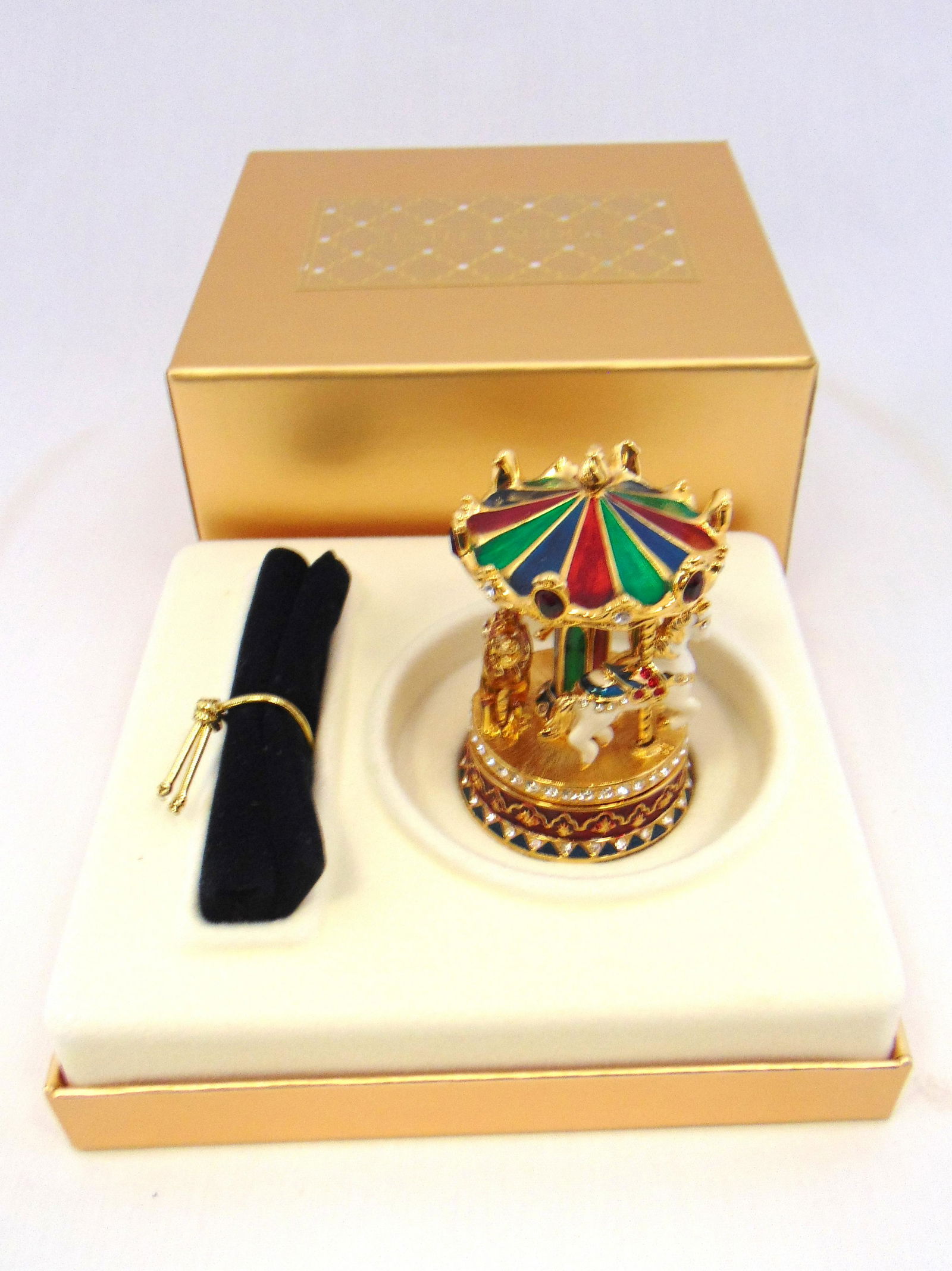 Estee Lauder 2000 Carousel compact (1 of 4)