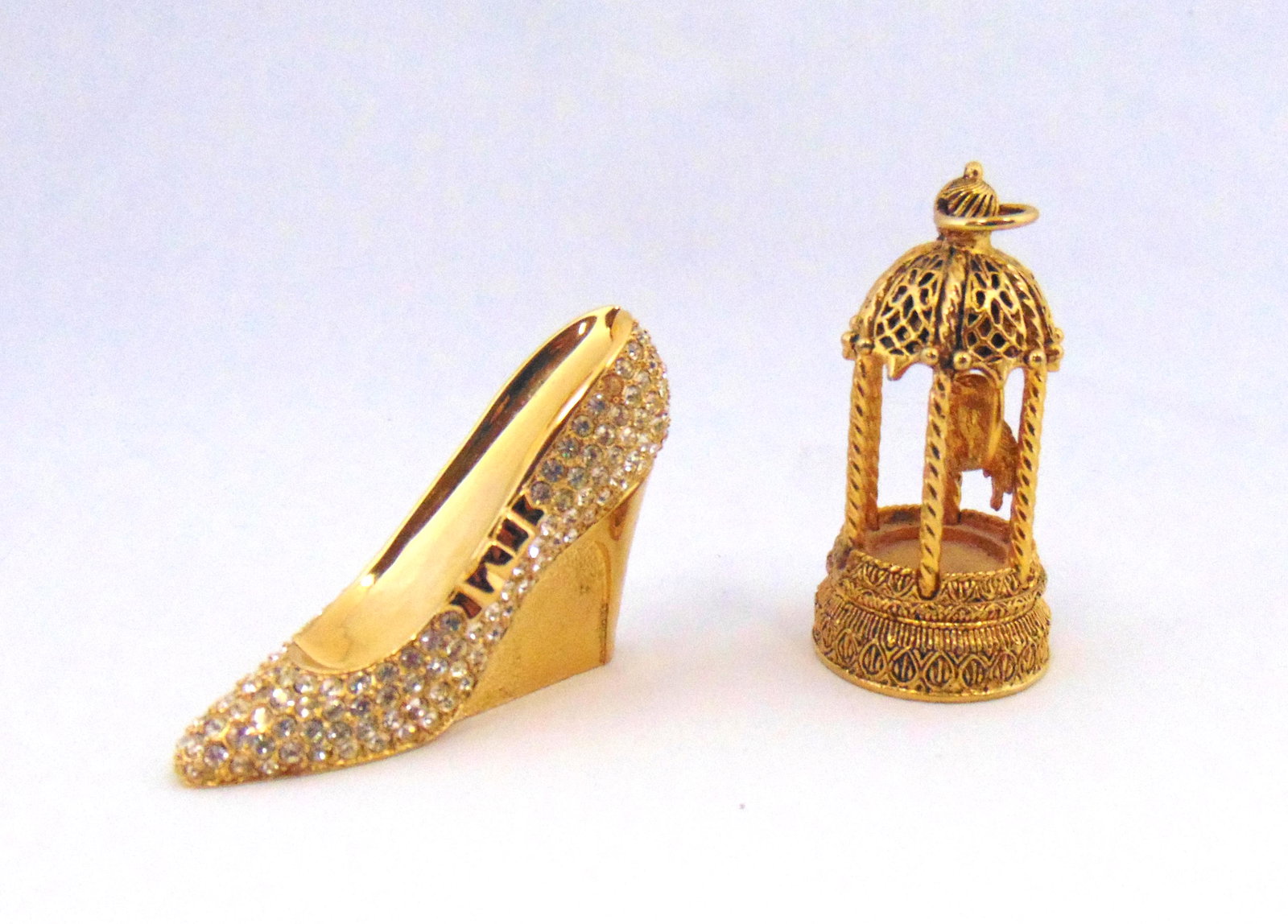 Two Estee Lauder compact perfumes (1 of 4)