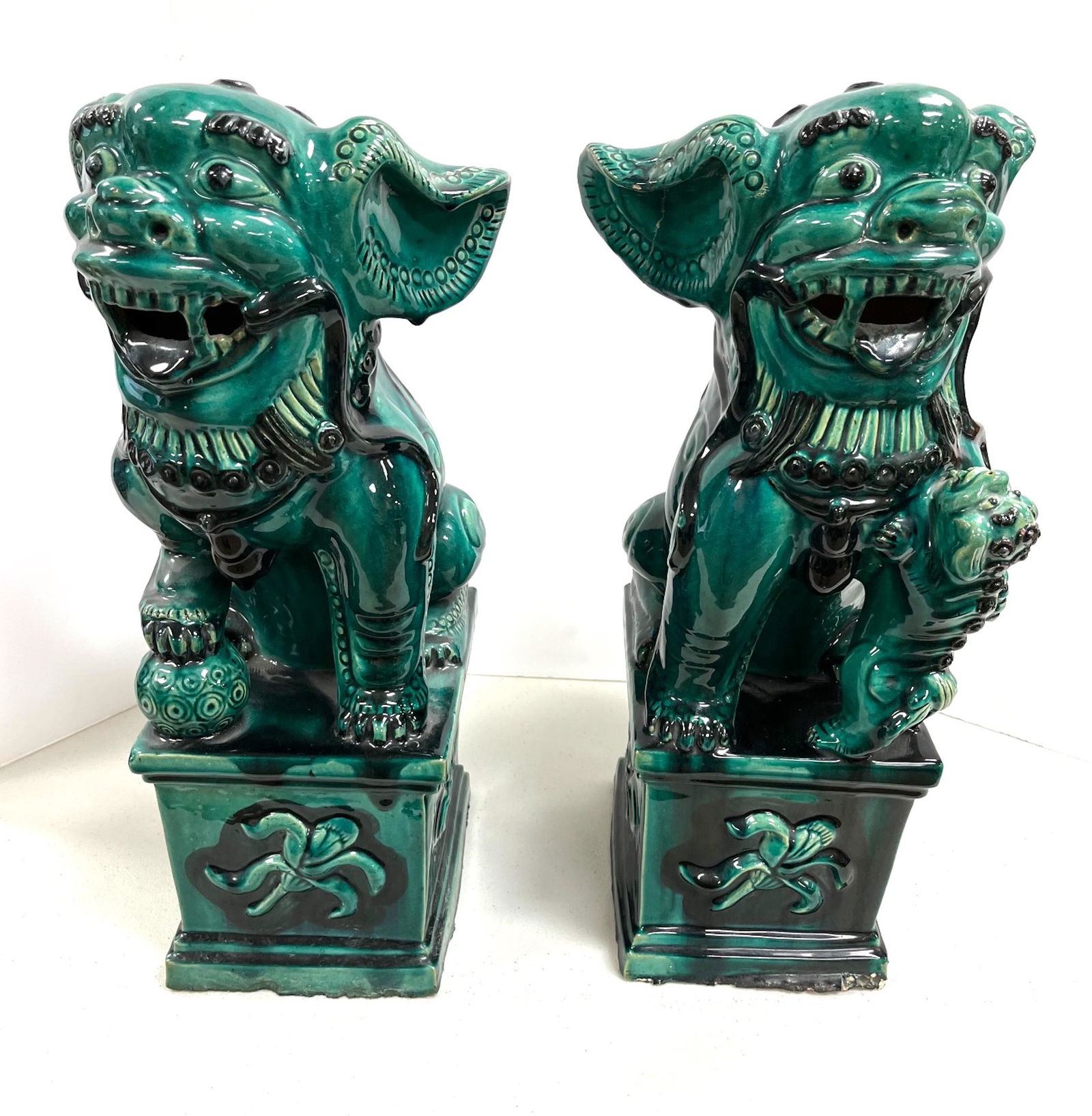 Pair of pottery Foo dogs (1 of 3)