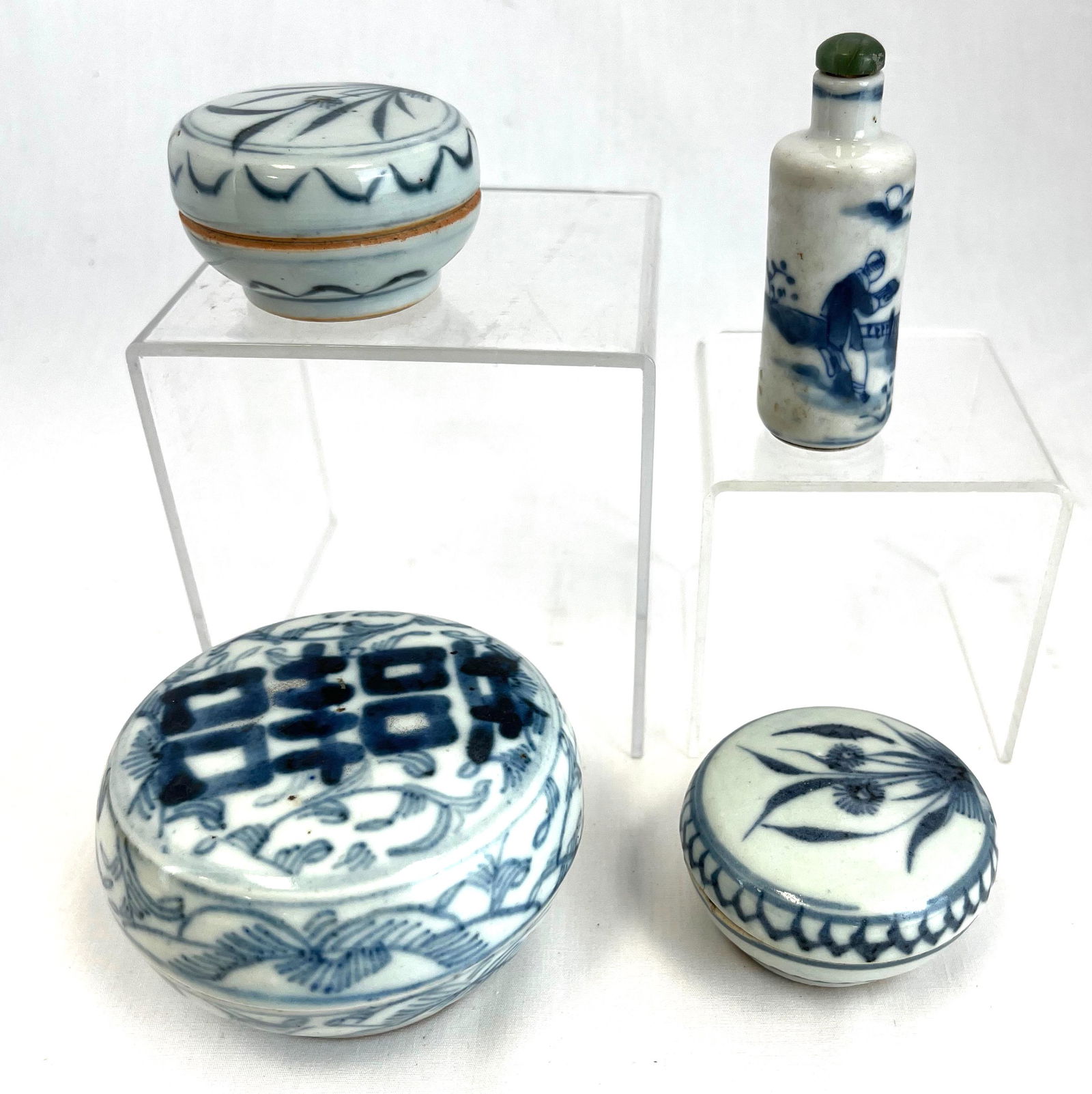 Four Ch'ing Chinese porcelain pieces (1 of 7)