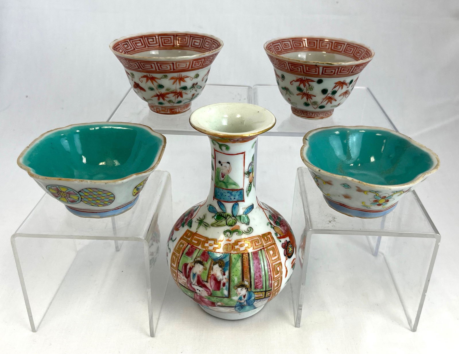 Five pieces Ch'ing Chinese porcelain (1 of 7)