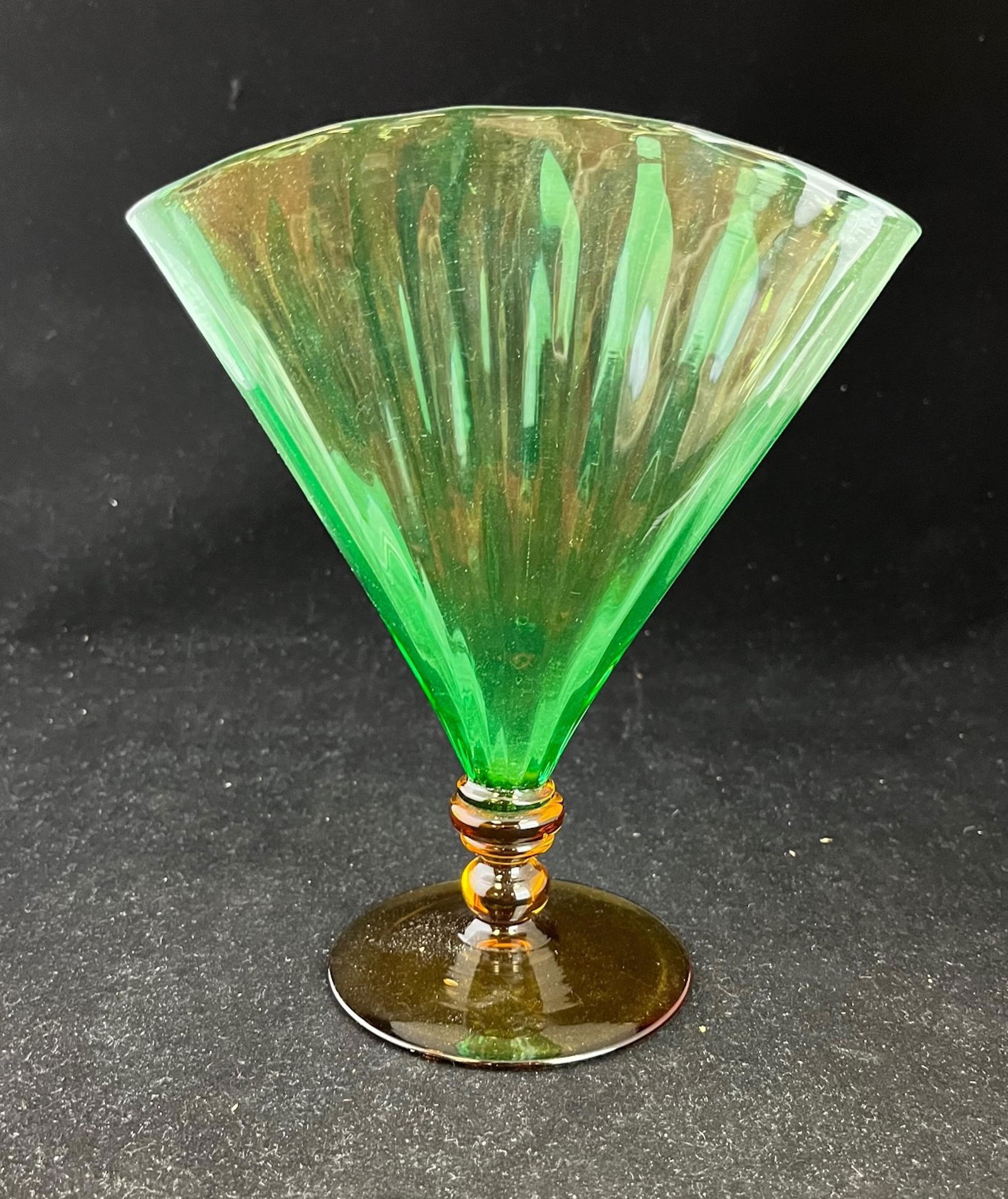 Steuben Pomona green & amber fan vase (1 of 2)