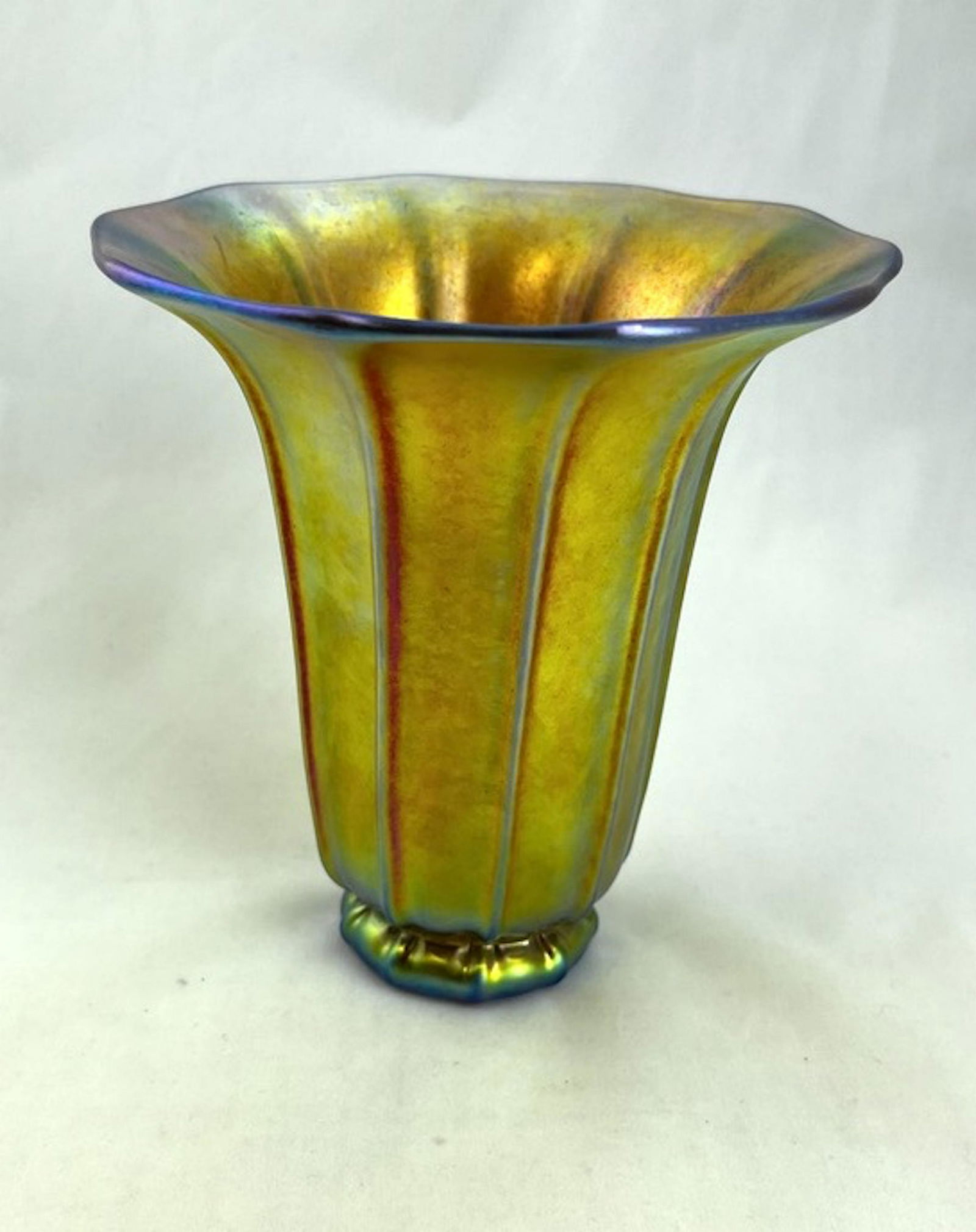 Steuben gold Aurene shade vase (1 of 2)
