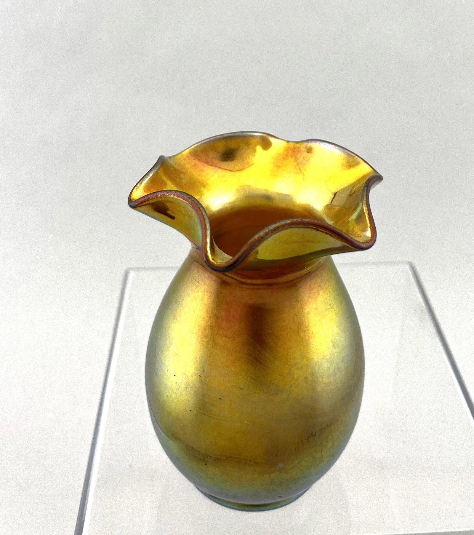 Steuben Gold Aurene glass vase: Steuben Gold Aurene ovoid glass vase with a scalloped rim, signed Aurene, great color 3 3/4" ht. CONDITION: good with no defects found.