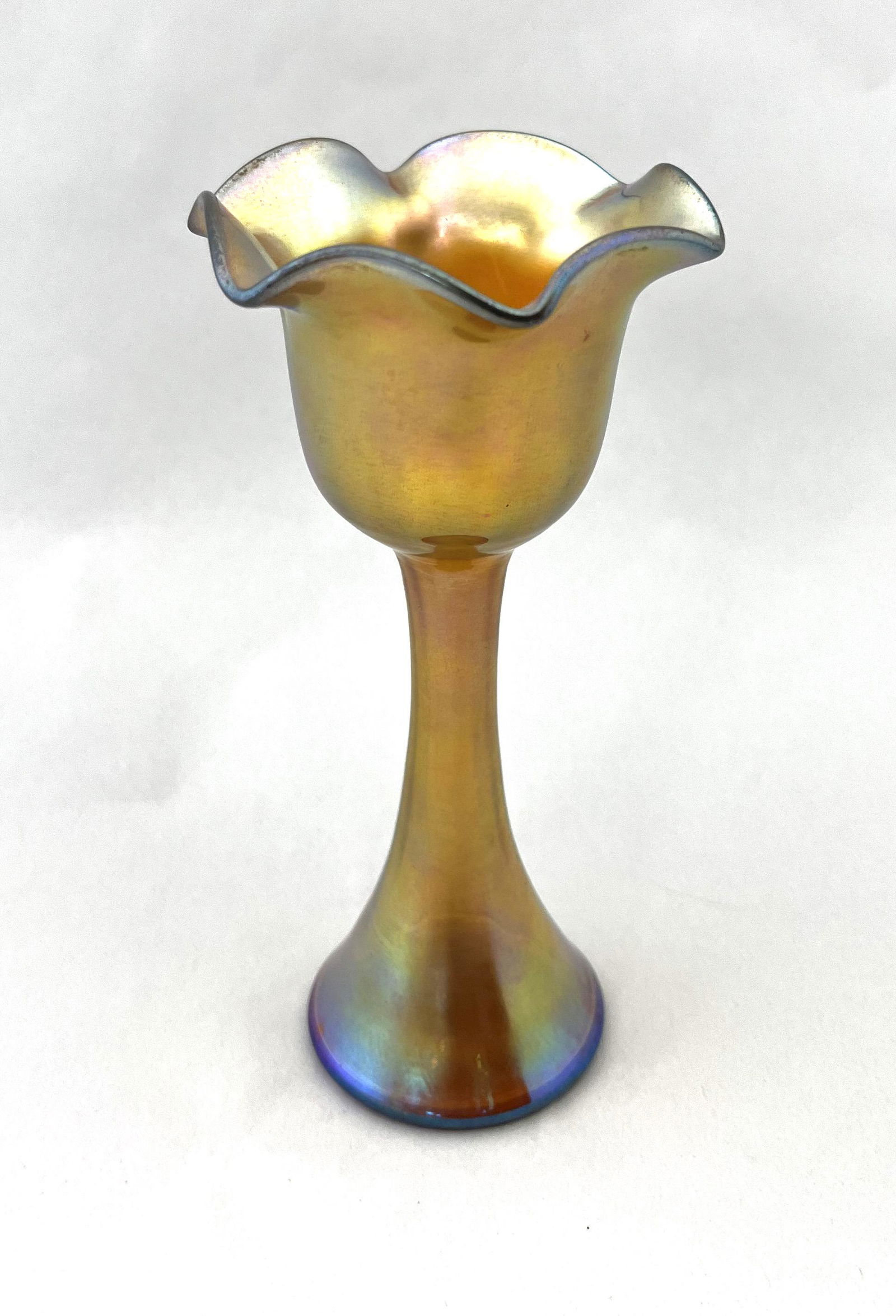 Steuben Gold Aurene Flower Form: Steuben Gold Aurene flower form vase with a scalloped rim, signed Aurene F. Carder, 6 1/2' ht. CONDITION: good with no defects found.
