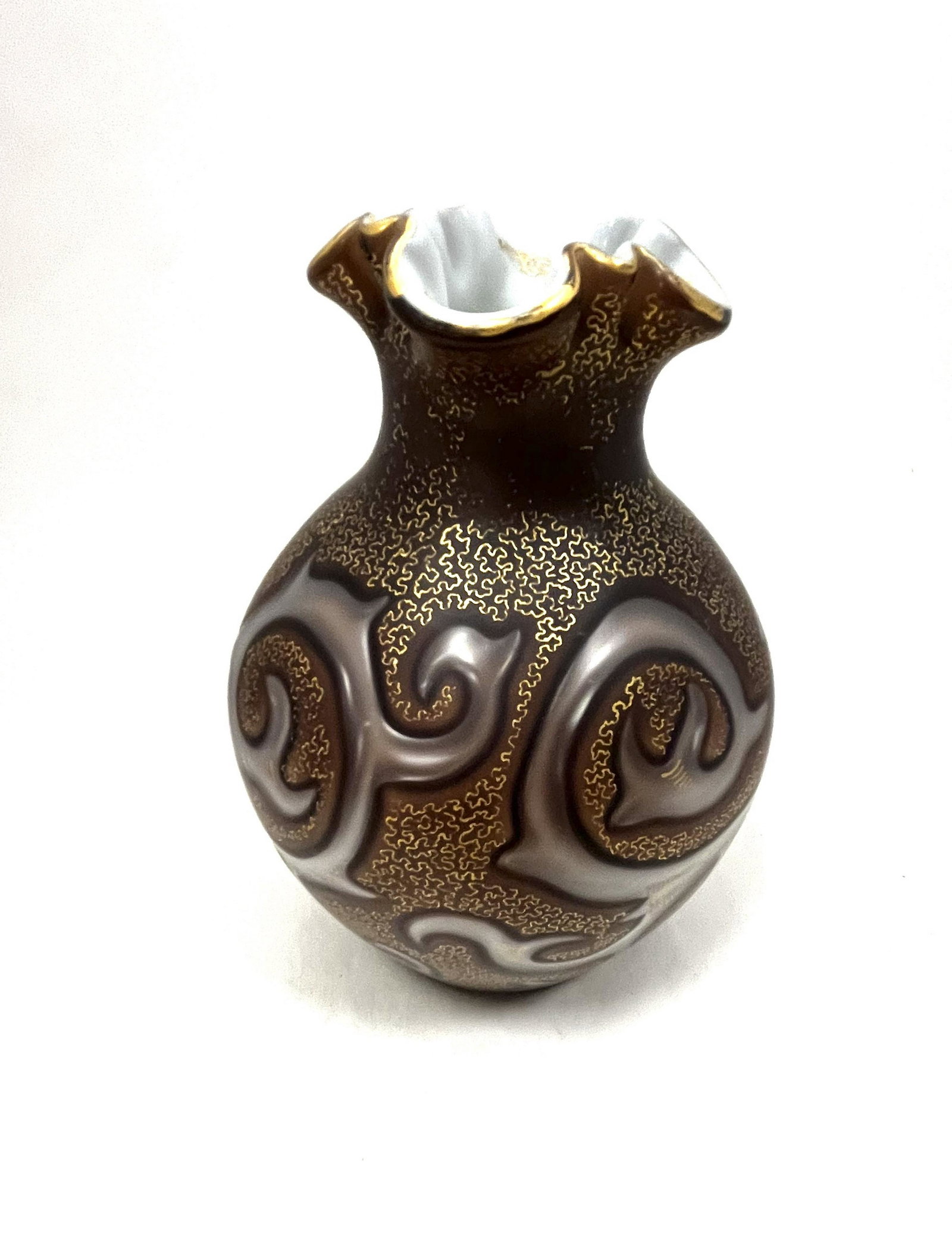 Loetz Federzeichnung art glass vase: Loetz Federzeichnung MOP glass vase with air trap tentacles and overall gold scrolling, signed on the bottom Patent, 7 1/2" ht. CONDITION: good with no defects found.