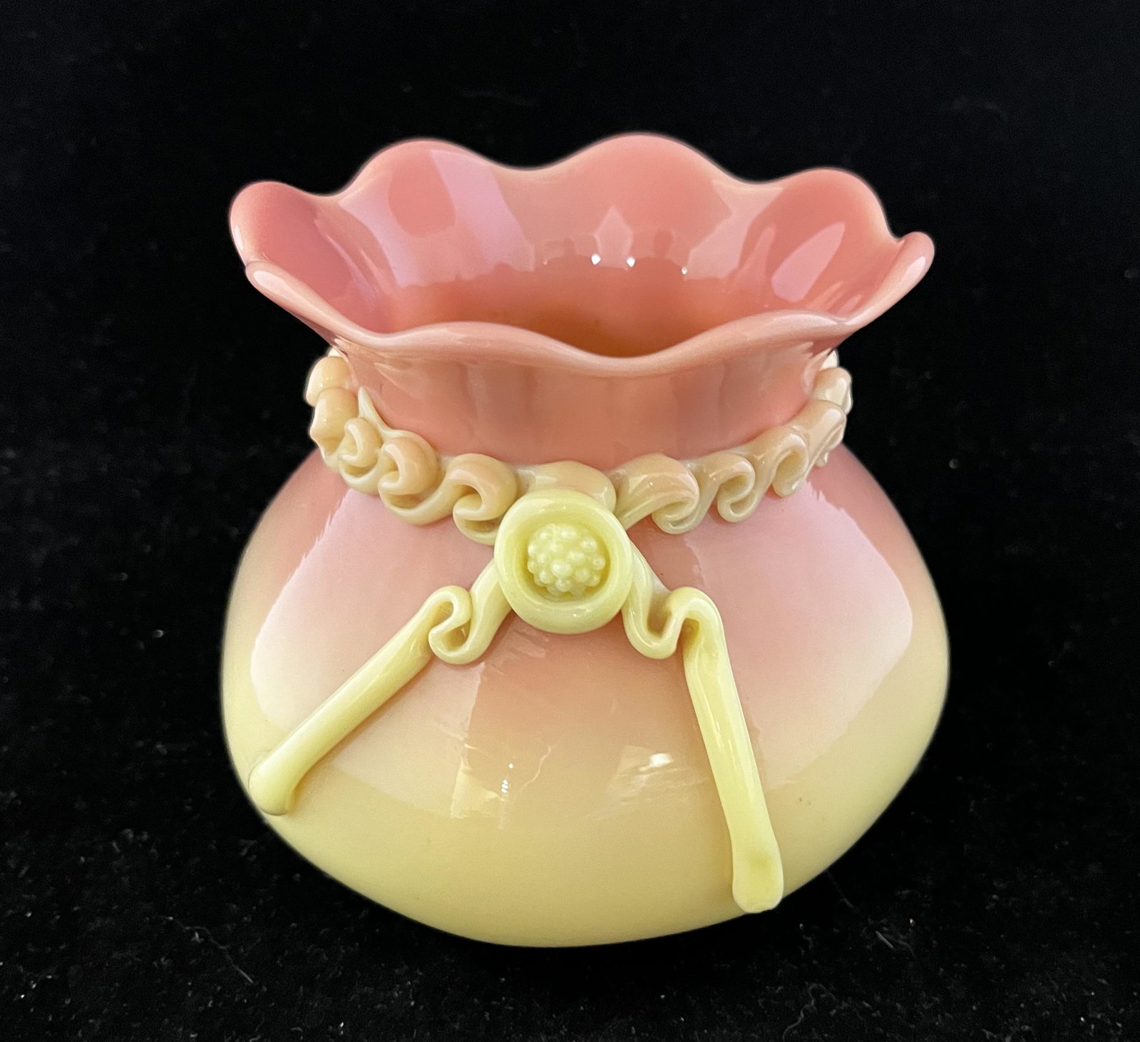 Mt. Washington glossy Burmese coupe: Mt. Washington glossy Burmese rose bowl coupe adorn with a Burmese crimped ribbon, 4 1/4" ht. CONDITION: good with no defects found.