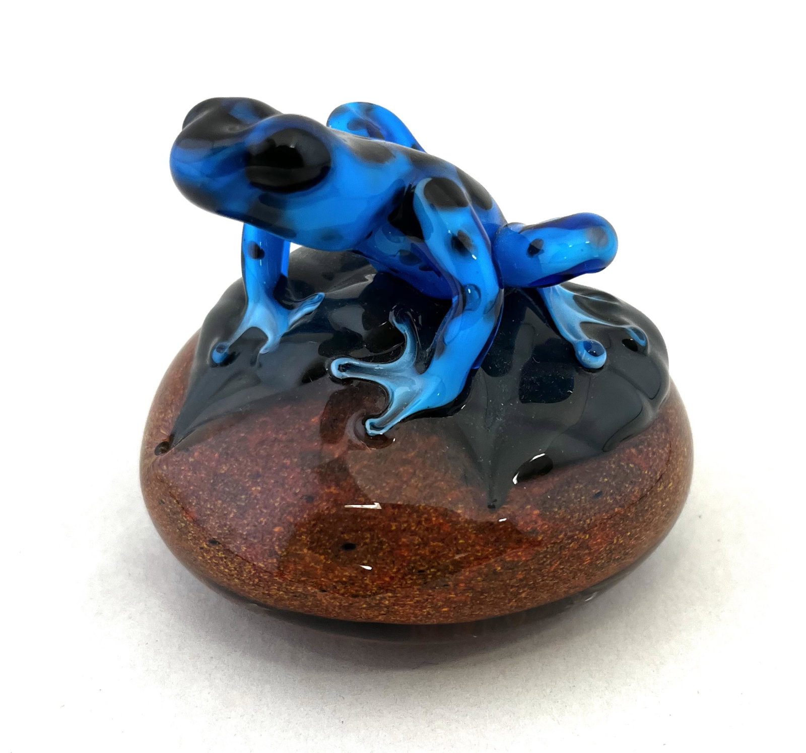 Orient and Flume figural paperweight: Orient and Flume orange paperweight with a figural blue frog, signed Smallhouse 2006, 3 1/2' ht. CONDITION: good with no defects found.