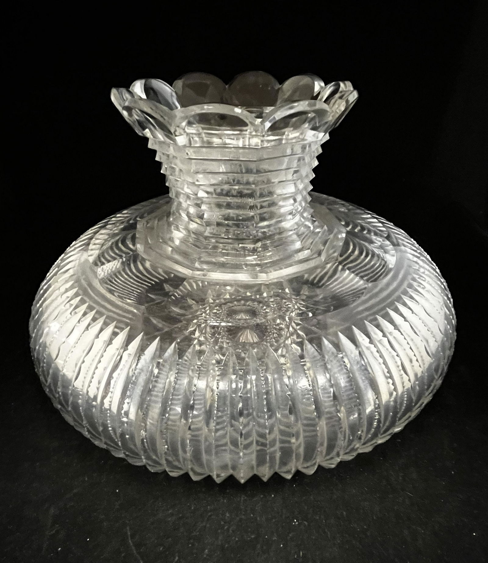 Massive ABCG flower center vase (1 of 3)