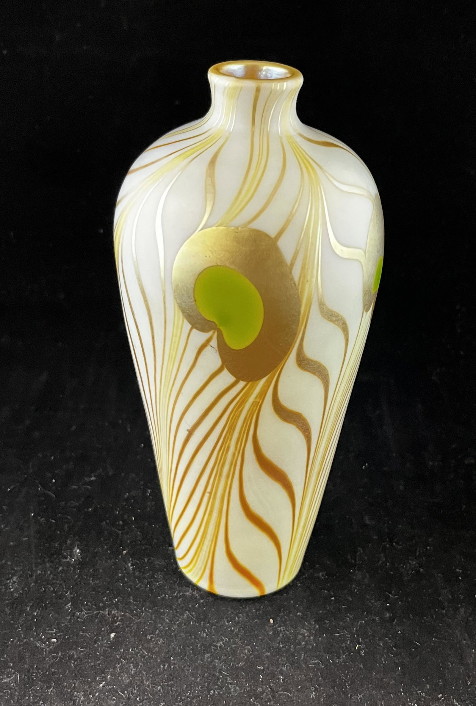 Stueben peacock eye glass vase (1 of 6)