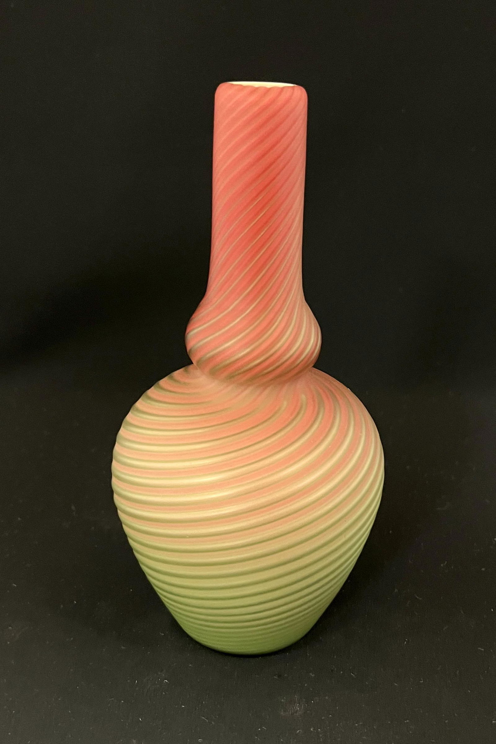 Pompeian Swirl two color vase (1 of 5)