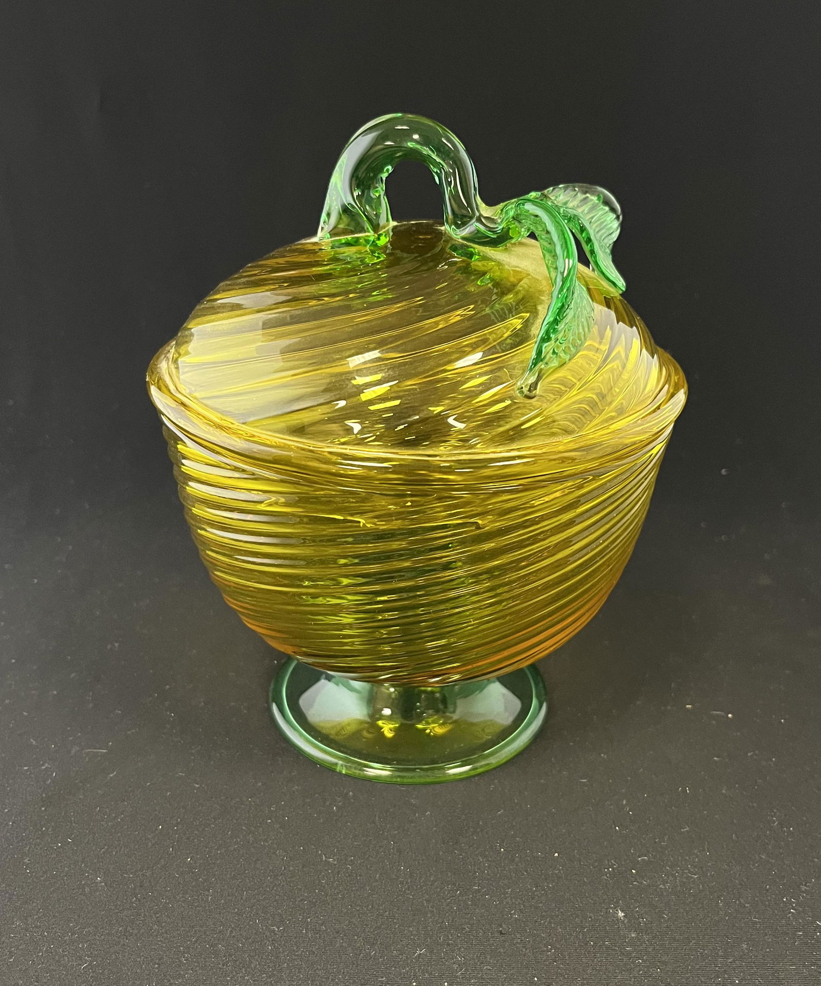 Steuben Yellow covered jar (1 of 5)