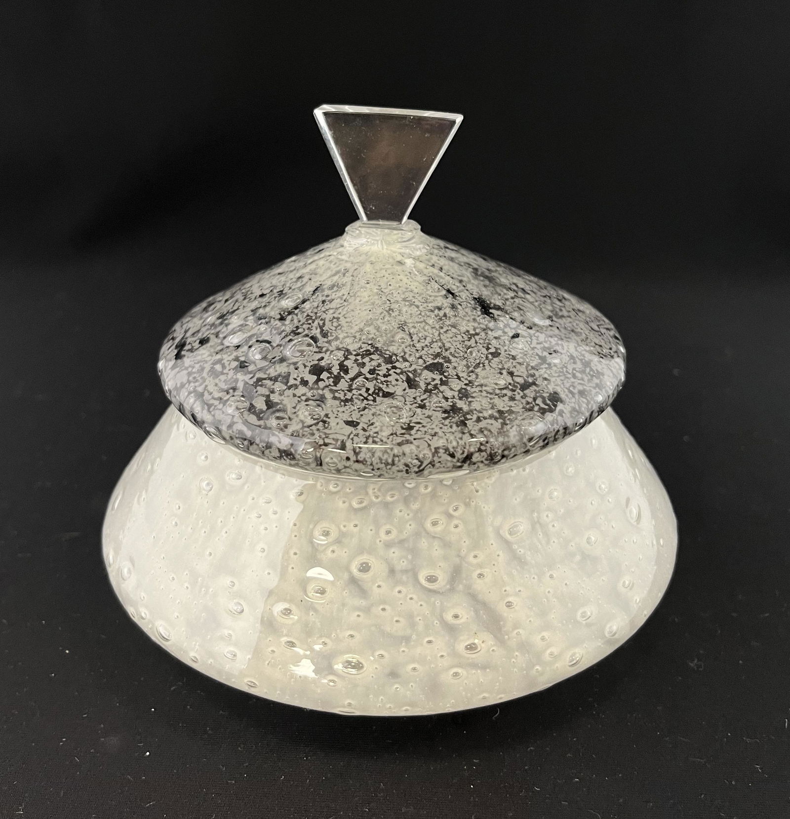 Steuben Cluthra covered jar (1 of 5)