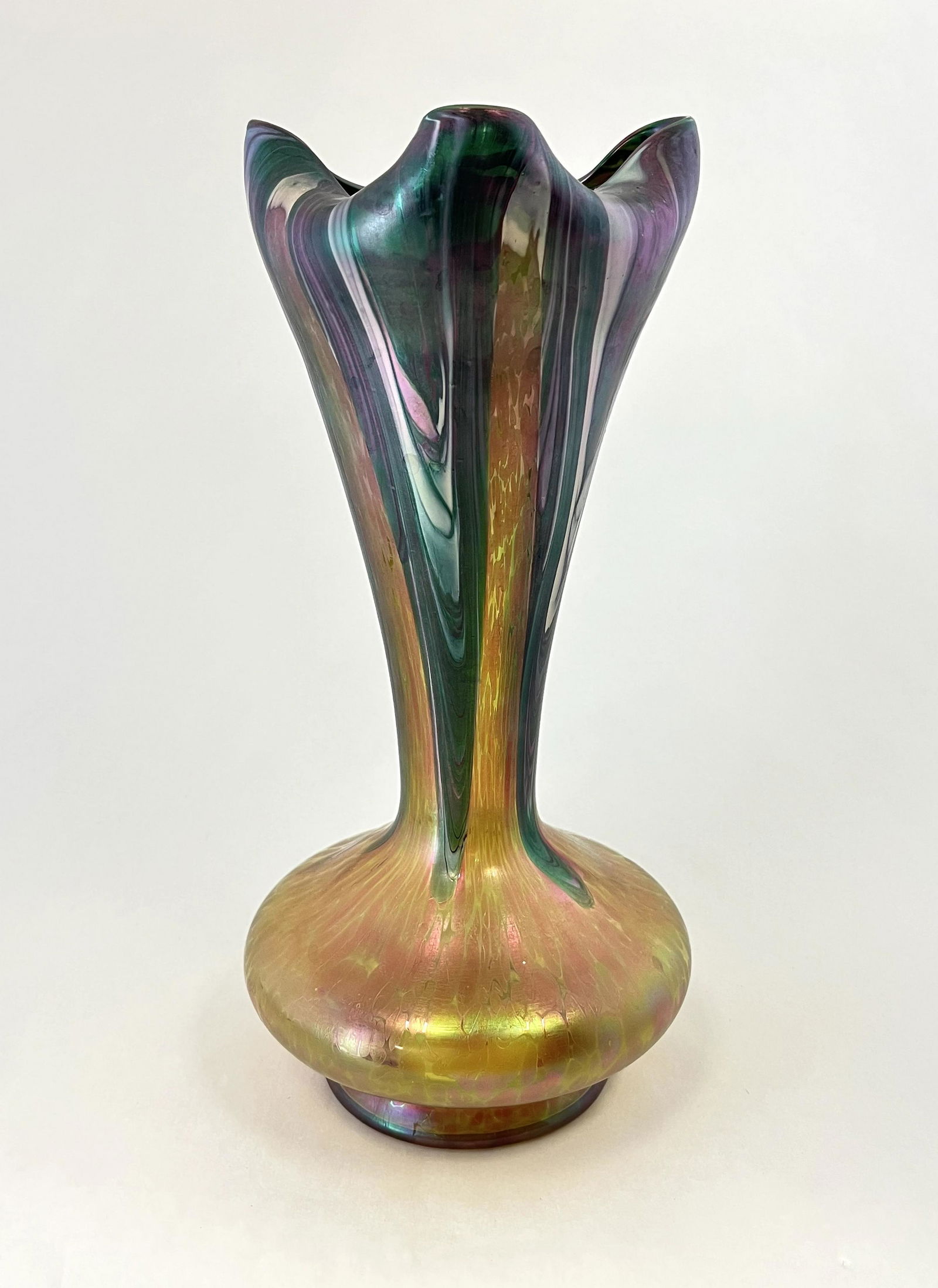 Rindskopf iridescent glass vase (1 of 4)