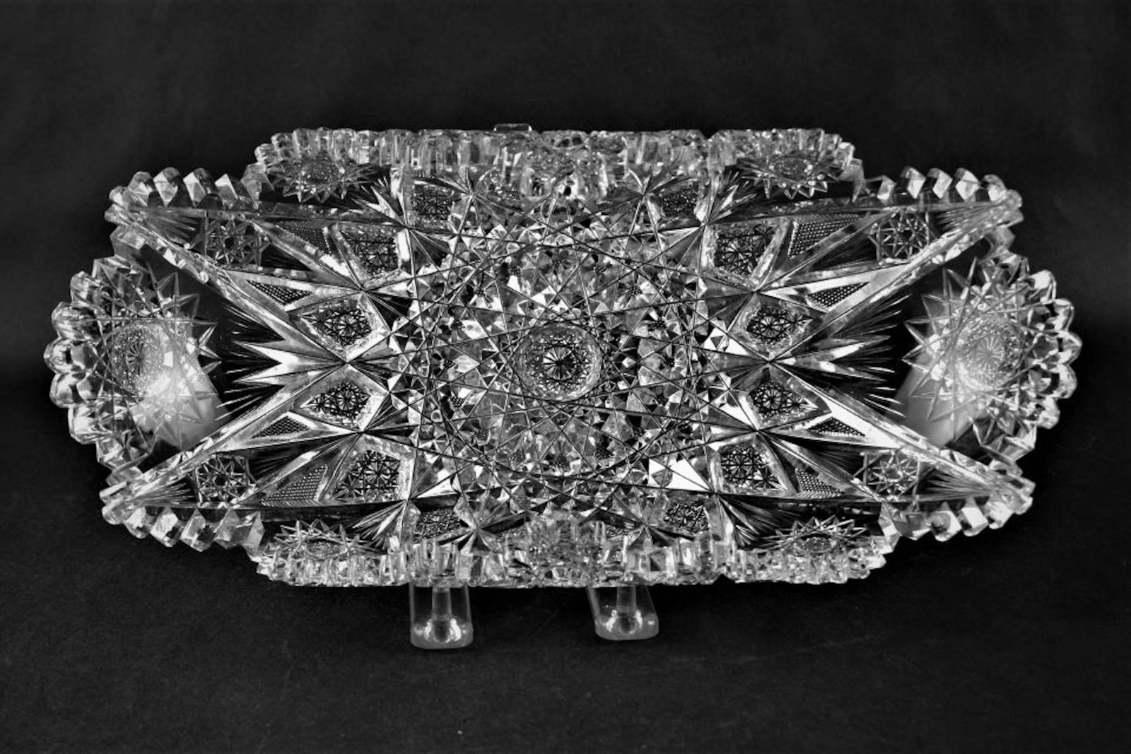 Rolled Rim Bread Tray.: Elite "Expanding Star" Rolled Rim Bread Tray. Design is usually seen on eight inch bowls. Displays much nicer on this blank, 12" length.