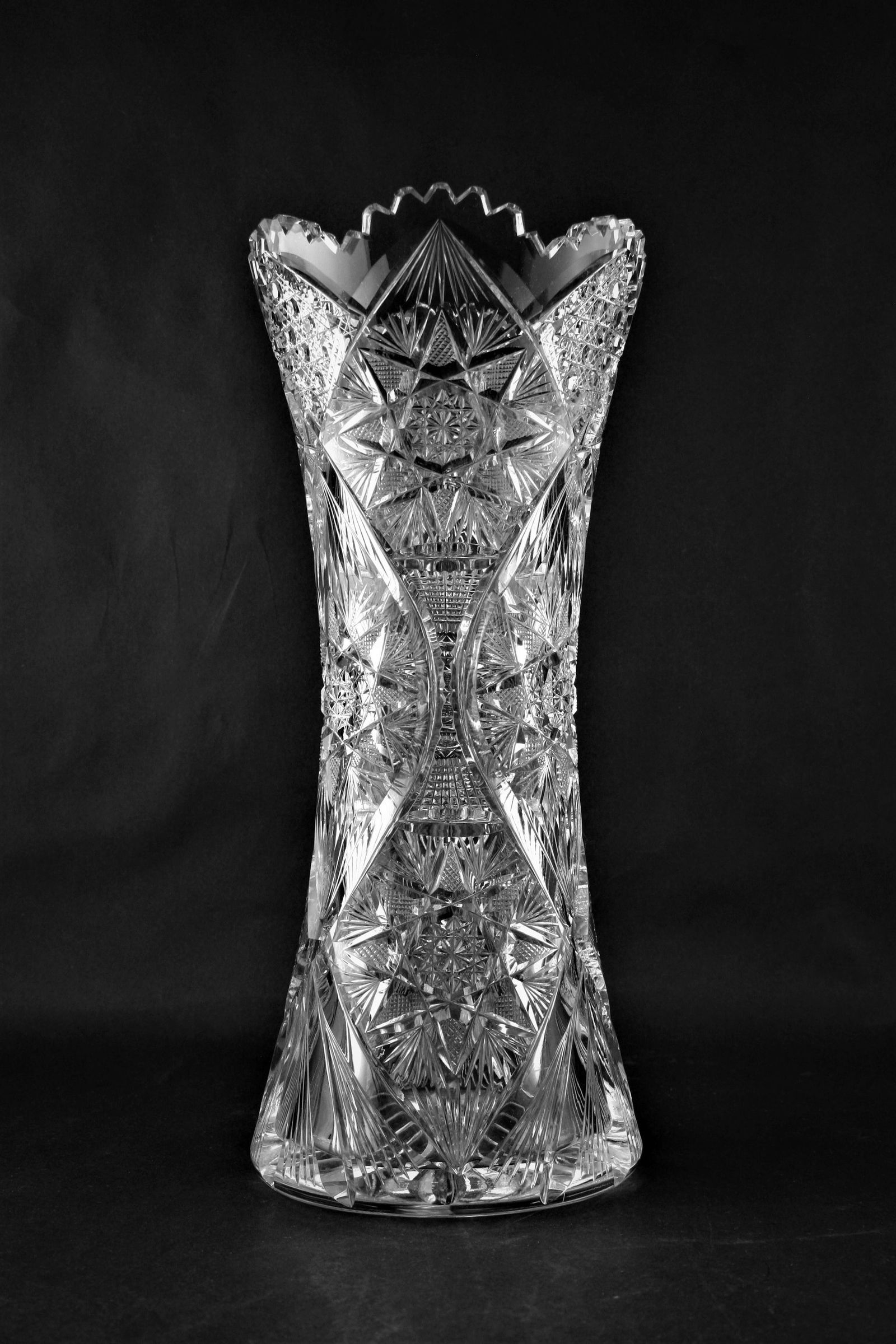 Outstanding American Brilliant Corset Vase. (1 of 4)