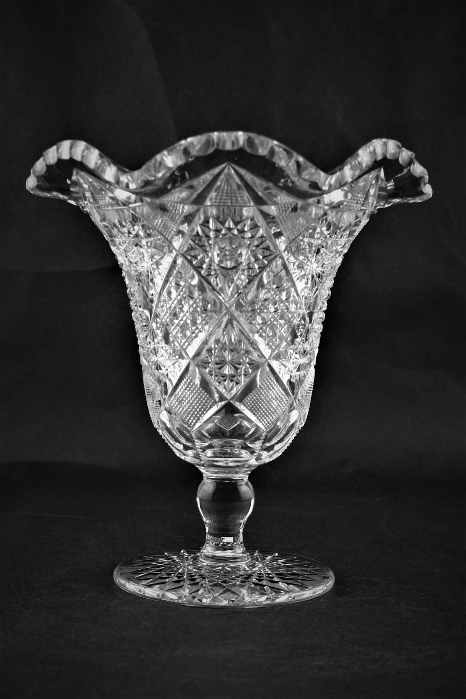 Cut Glass  Footed Vase. (1 of 4)