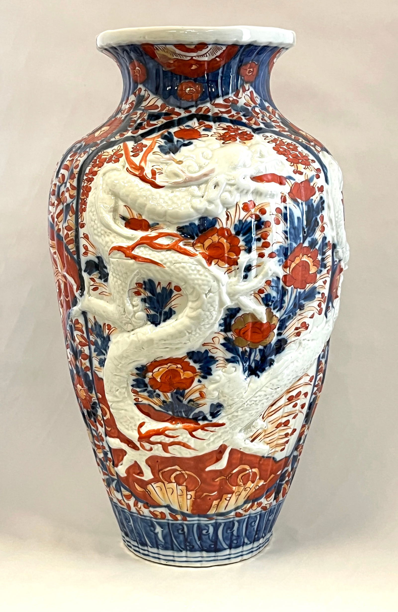 Japanese Imari porcelain vase (1 of 4)