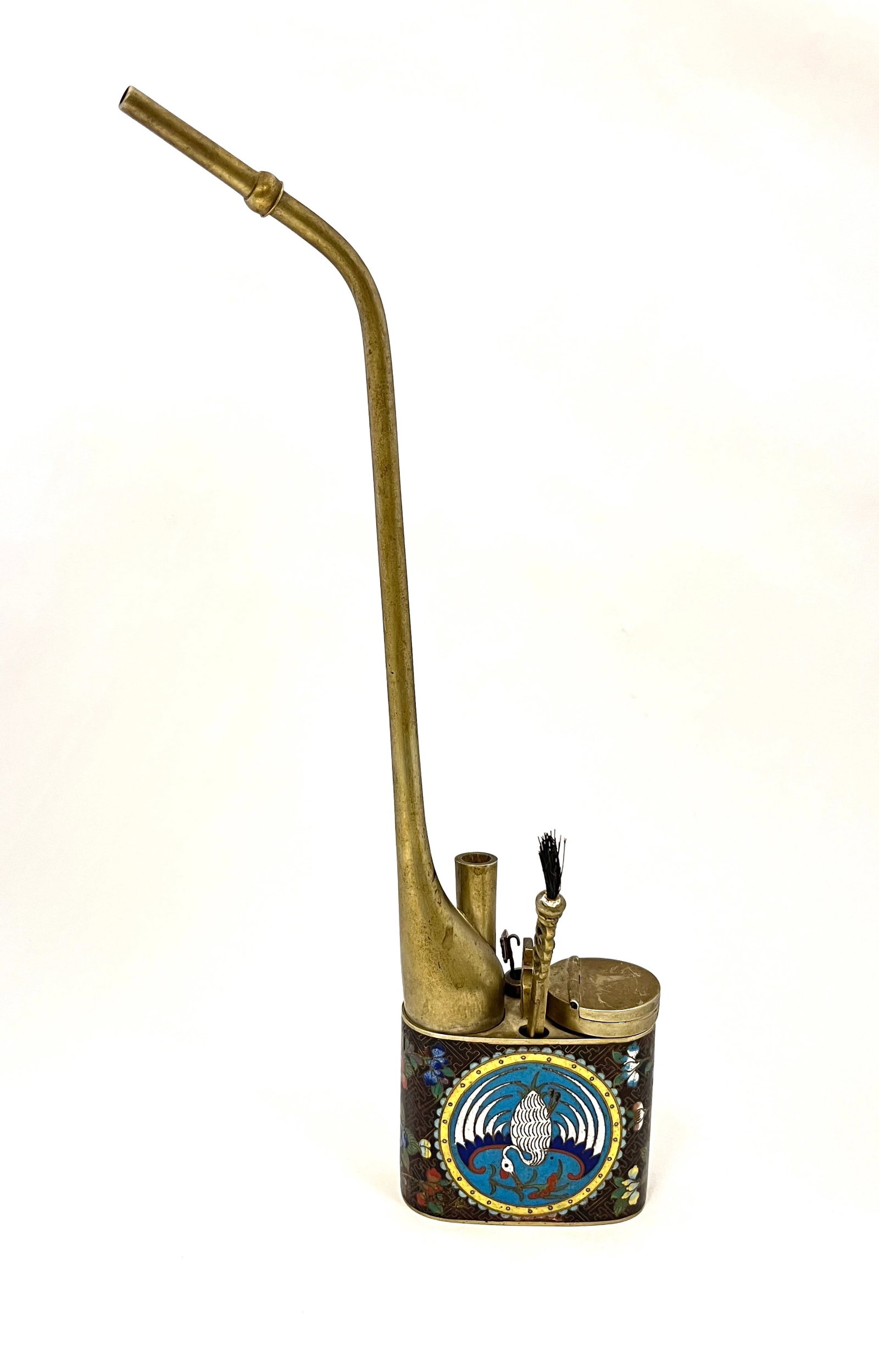 Chinese Cloisonne pipe: Chinese Cloisonne pipe decorated with a swan medallion, 12 1/4" ht. CONDITION: no chips, cracks, repairs or material defects found. Jaremos attempts to call any material flaw that affects the price, b