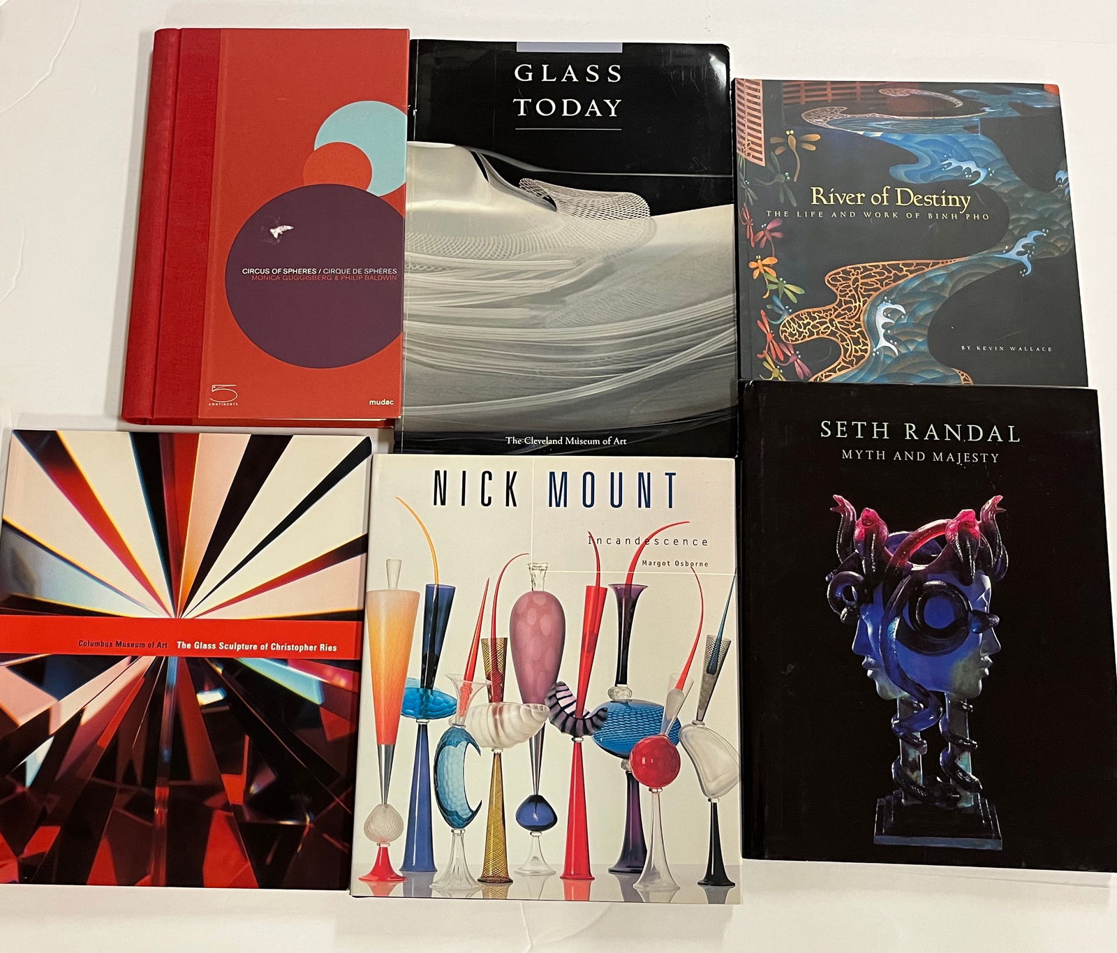 Six books on contemporary artist: Six books on contemporary glass artist including Monica Guggisberg, Nick Mount, Seth Randal, Christopher Ries, Binh Pho, and "Glass Today" the Cleveland Museum of Art. CONDITION: minor wear