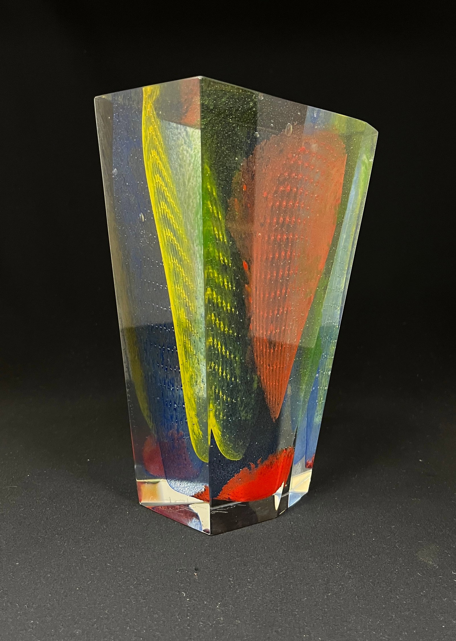 Pavel Havelka art glass sculpture: Pavel Havelka art glass sculpture, regtangular sculpture with wisps of color and controlled bubbles, signed Pavel Havelka, 8" ht. CONDITION: no chips, cracks, repairs or material defects found. Jaremo