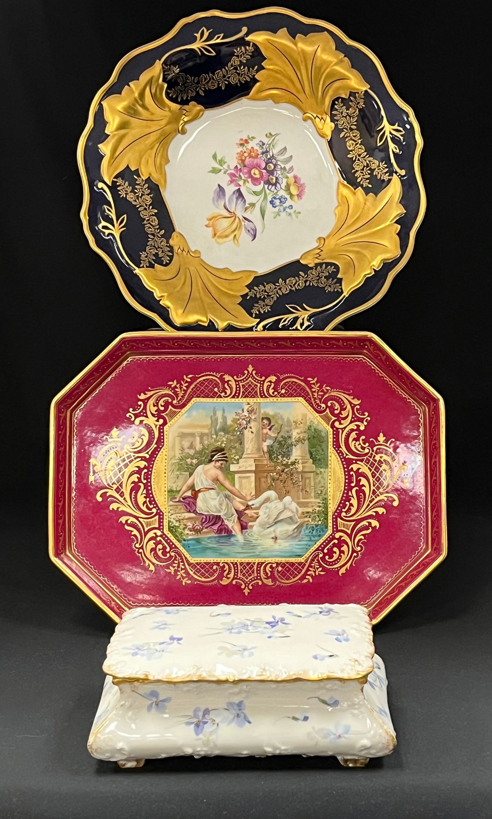 Three porcelain items (1 of 7)