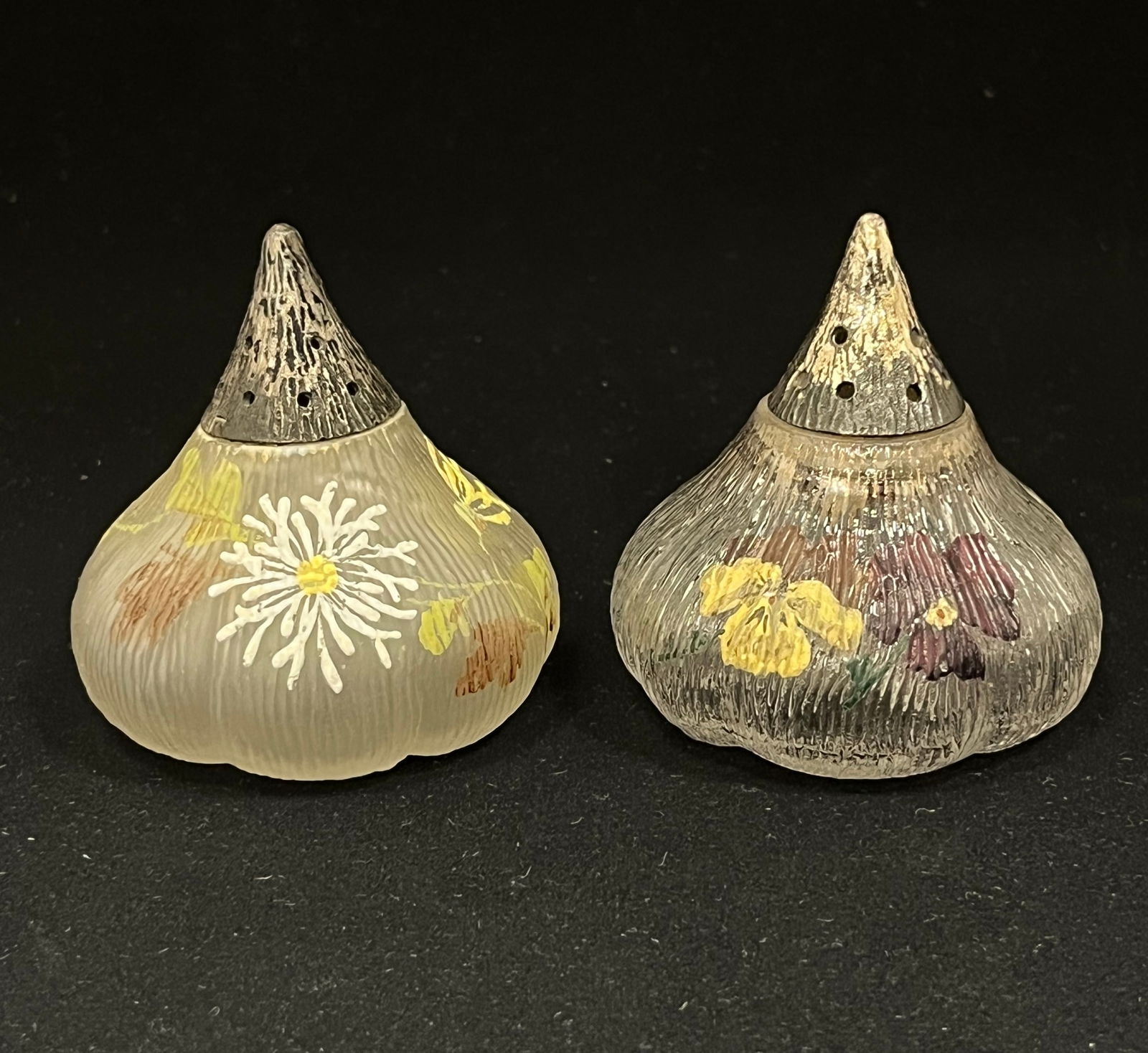 Pair of Mt. Washington salt shakers (1 of 4)