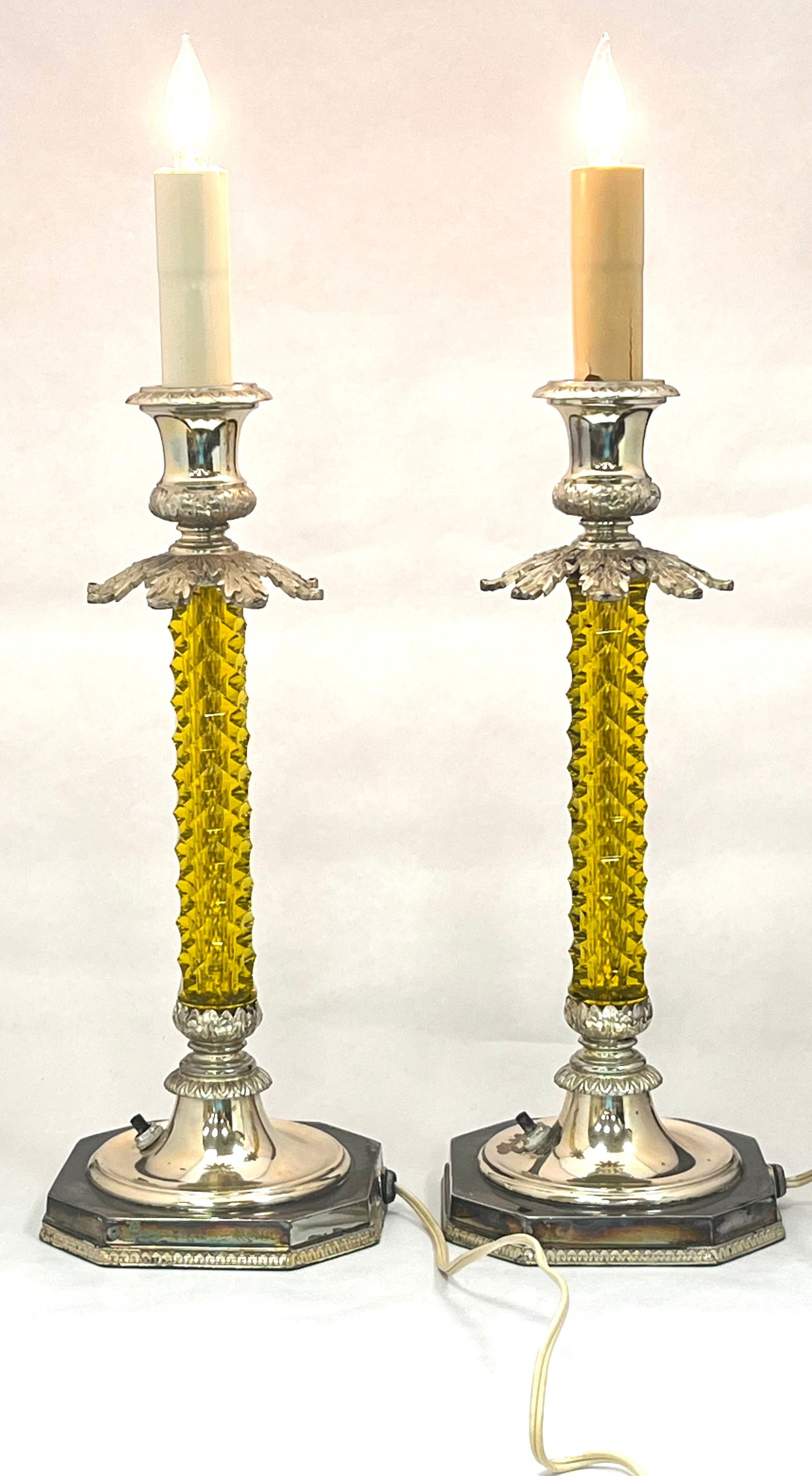 Pair of Pairpoint Canaria glass lamps (1 of 6)