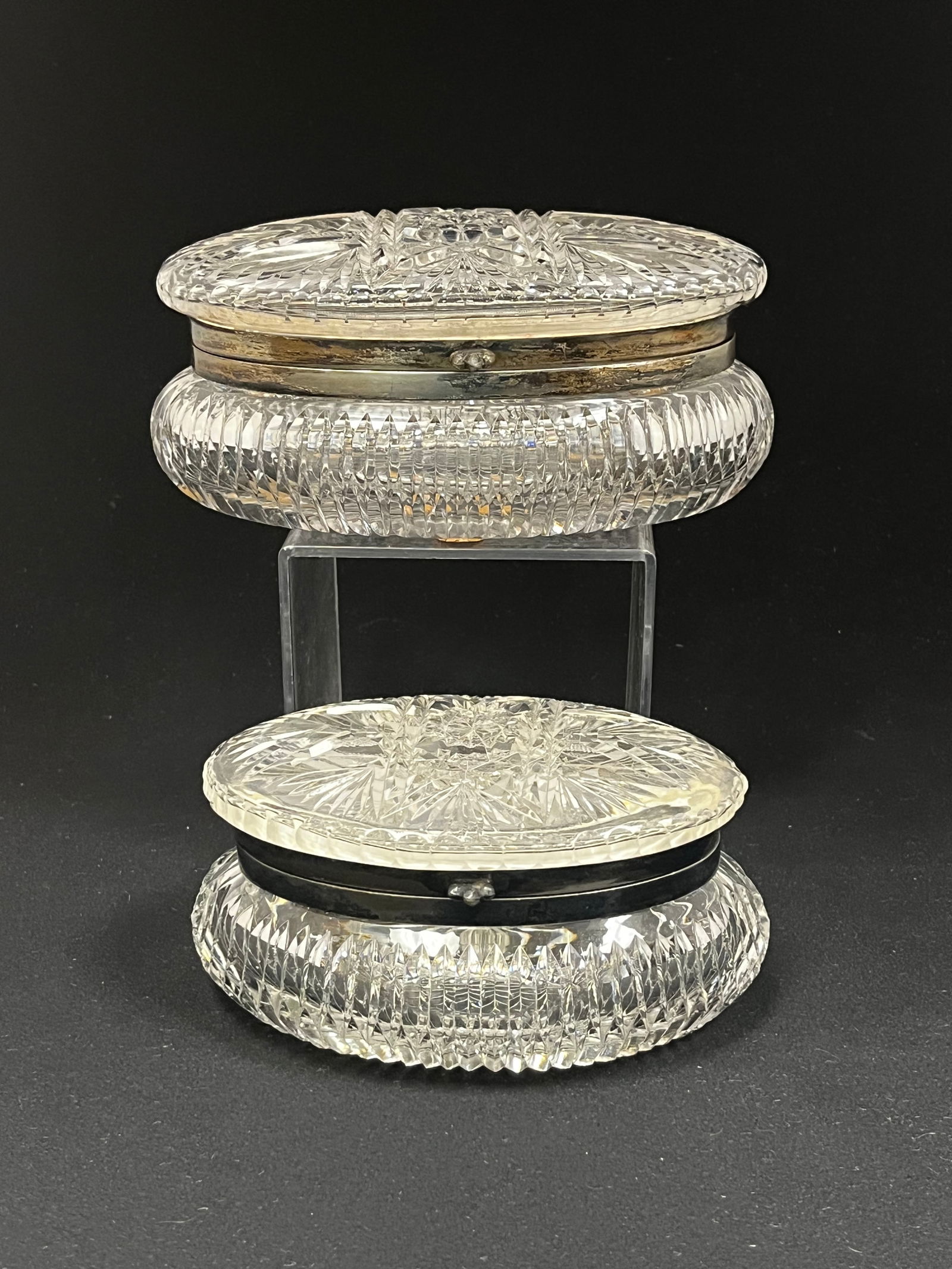 2 ABCG oval dresser boxes (1 of 3)