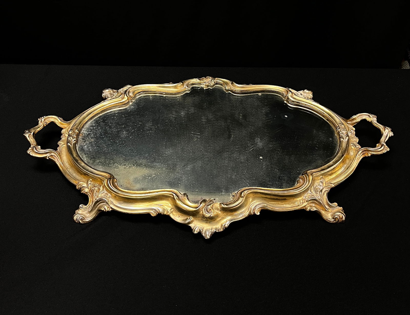 Classic bronze and mirror plateau (1 of 6)