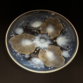 Verlys opalescent center bowl