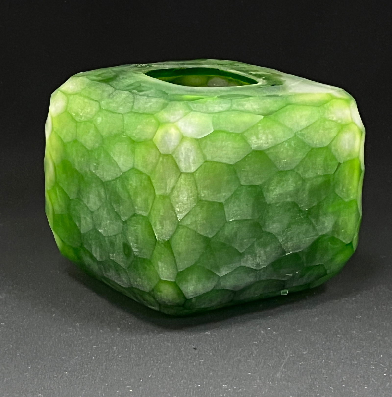 Contemporary green battuto glass vase (1 of 4)